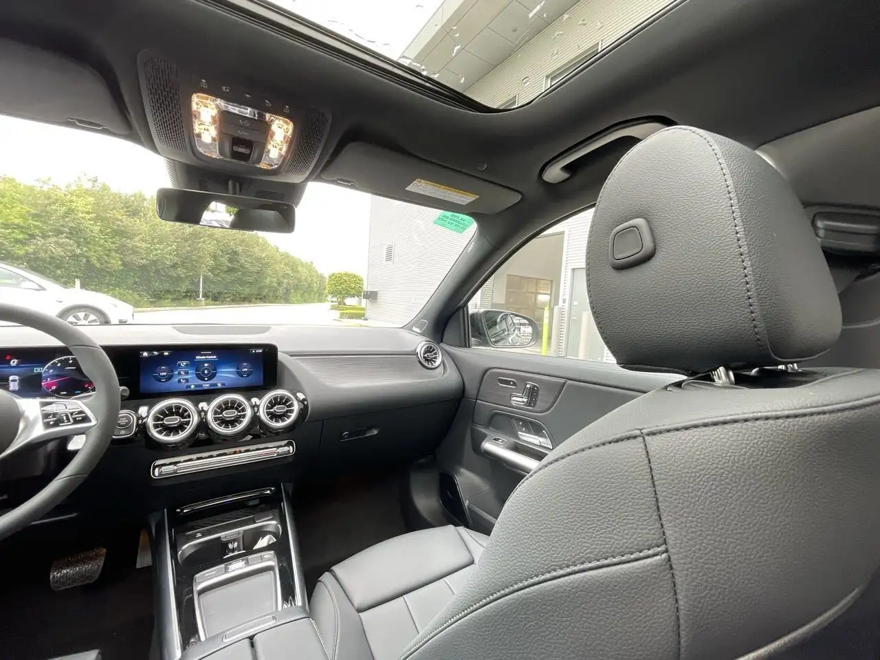 Mercedes-Benz GLA снимка Mercedes-Benz GLA