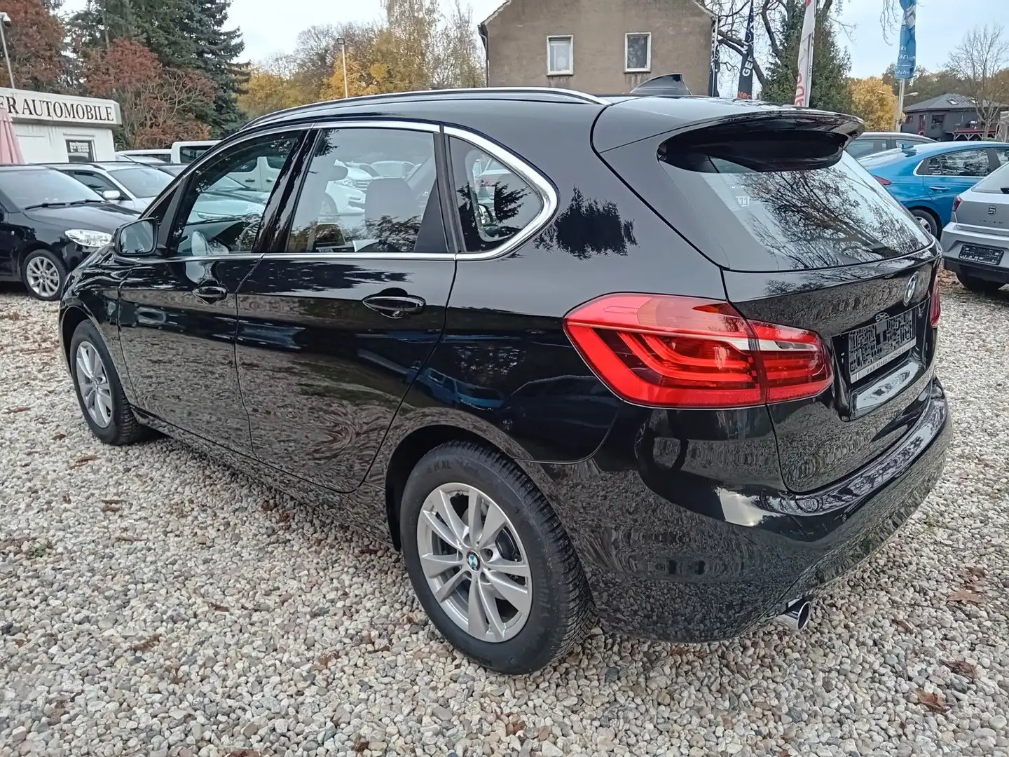 BMW 218 i Aut Active Tourer * 1.Hand * INSP+TÜV neu Schwarz - 2