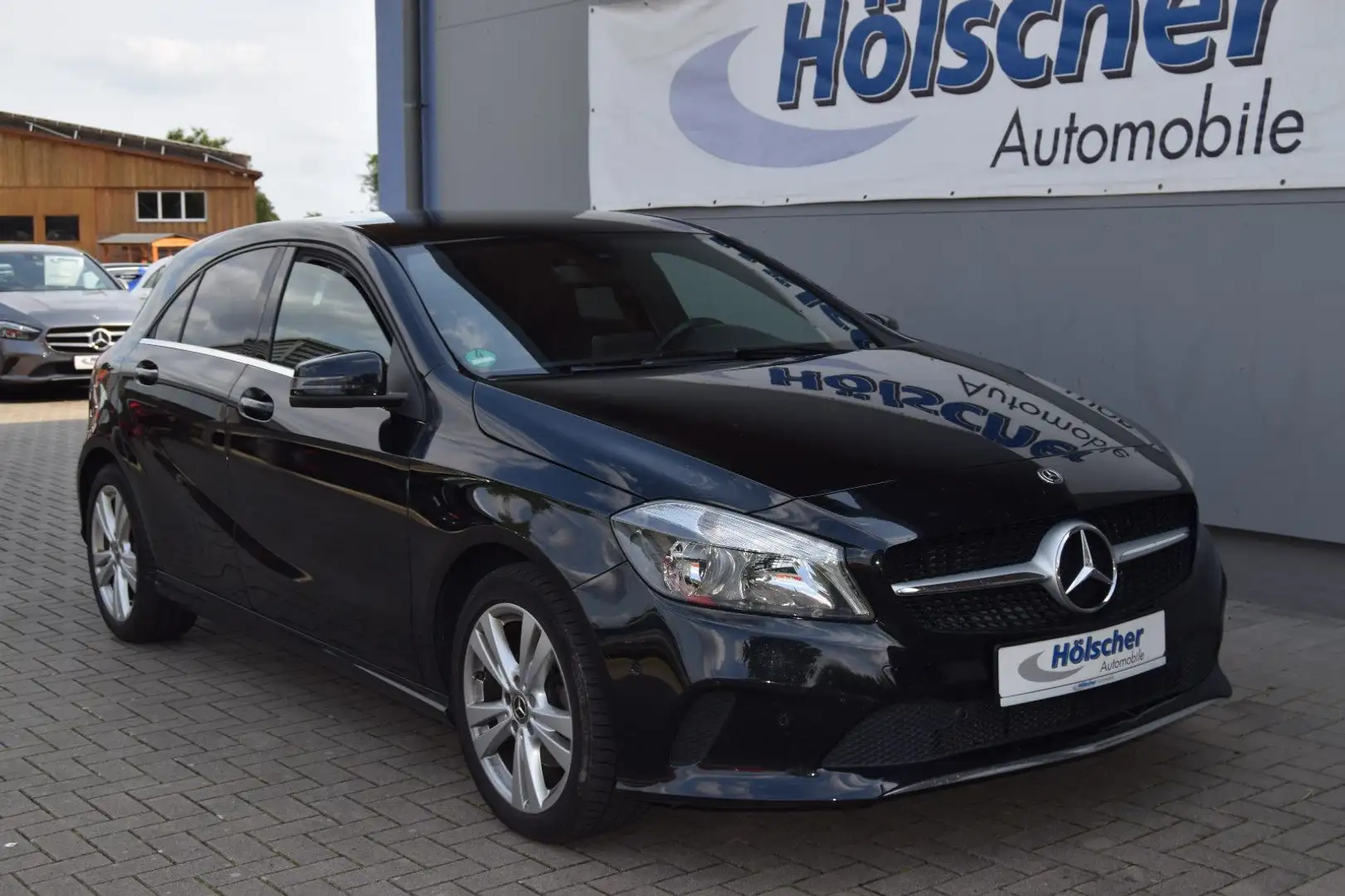Mercedes-Benz A 180 AUTOM! Navi Leder,Sitzh, Parks,V&H,Allw,,, Noir - 1