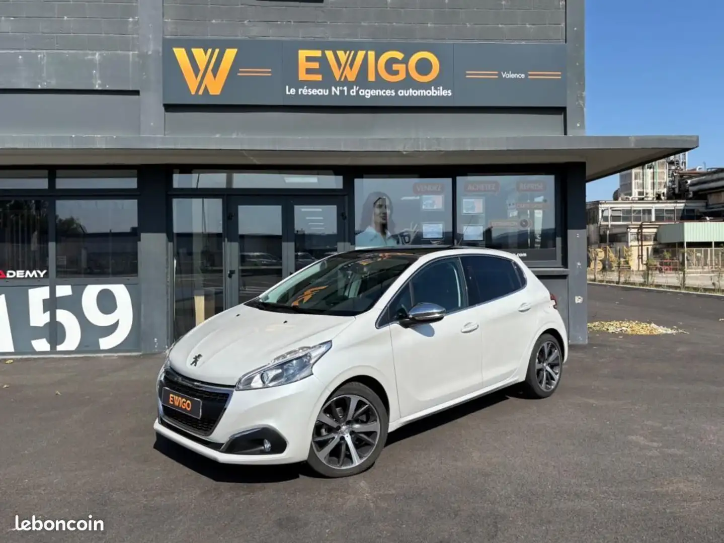 Peugeot 208 Finition FÉLINE 110CH 1.2 APPLE CARPLAY DISTRIBUTI Blanc - 1