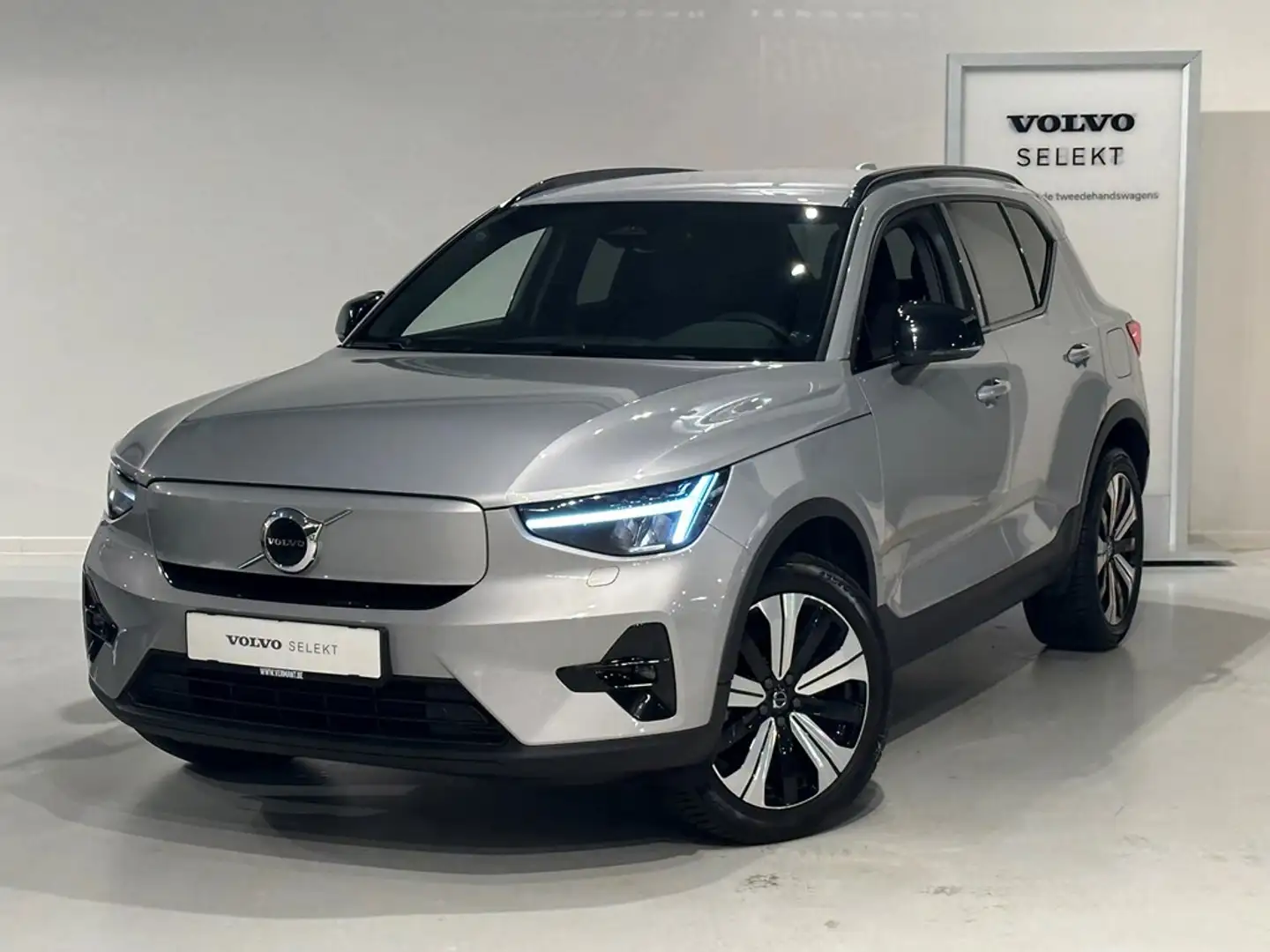 Volvo EX40 Recharge Plus + electr trekhaak Grijs - 1