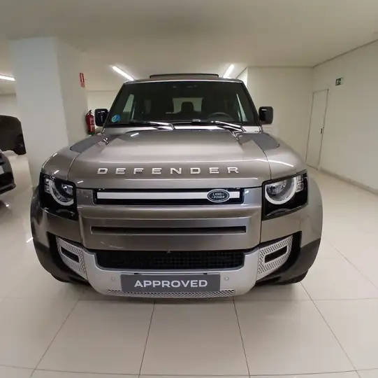 Land Rover Defender 2024