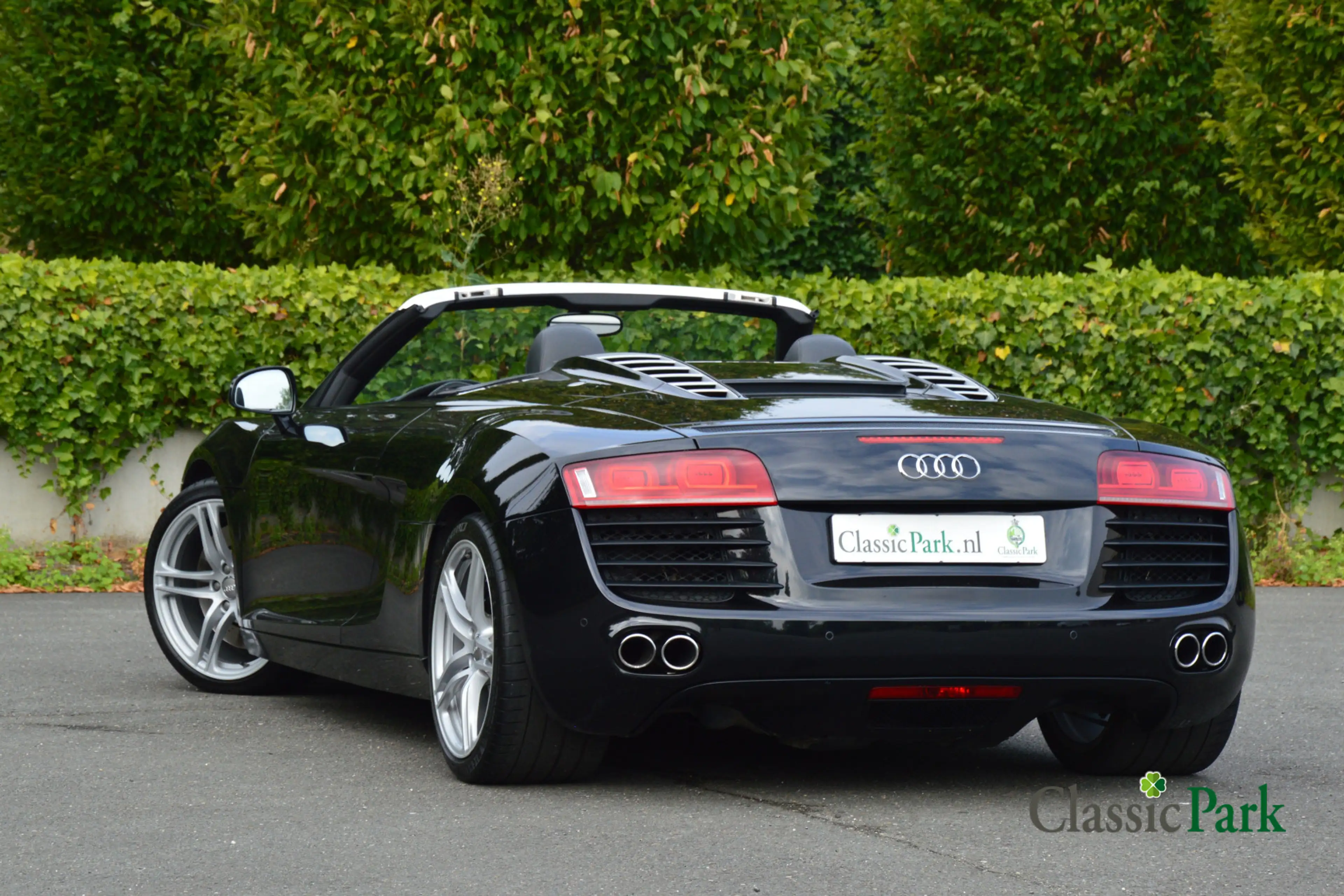 Audi R8 Spyder — photo 3