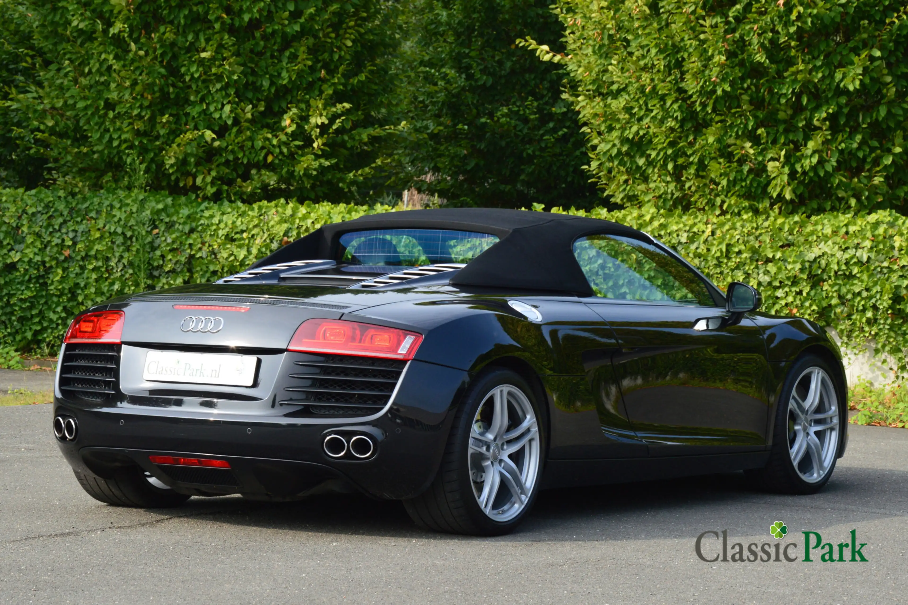 Audi R8 Spyder — photo 13