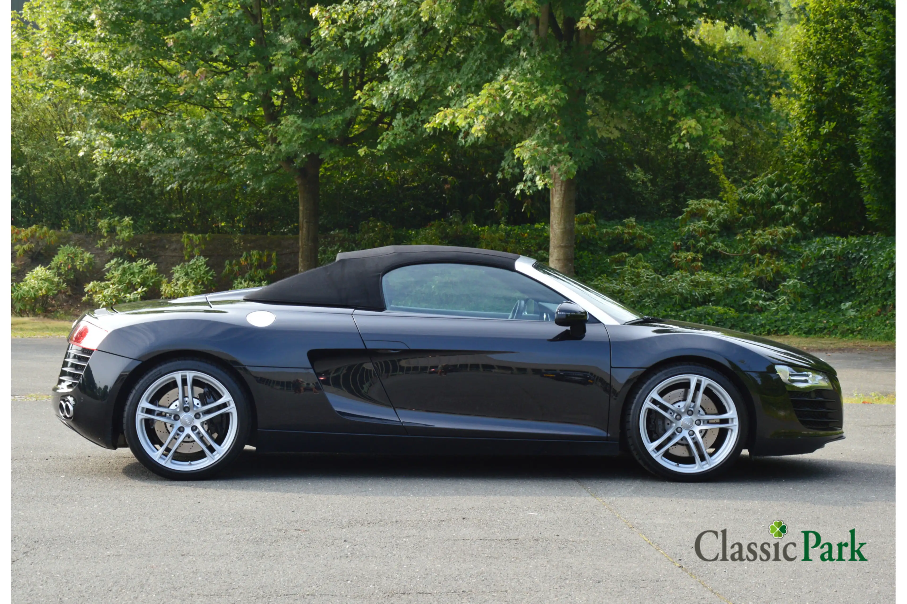 Audi R8 Spyder — photo 14