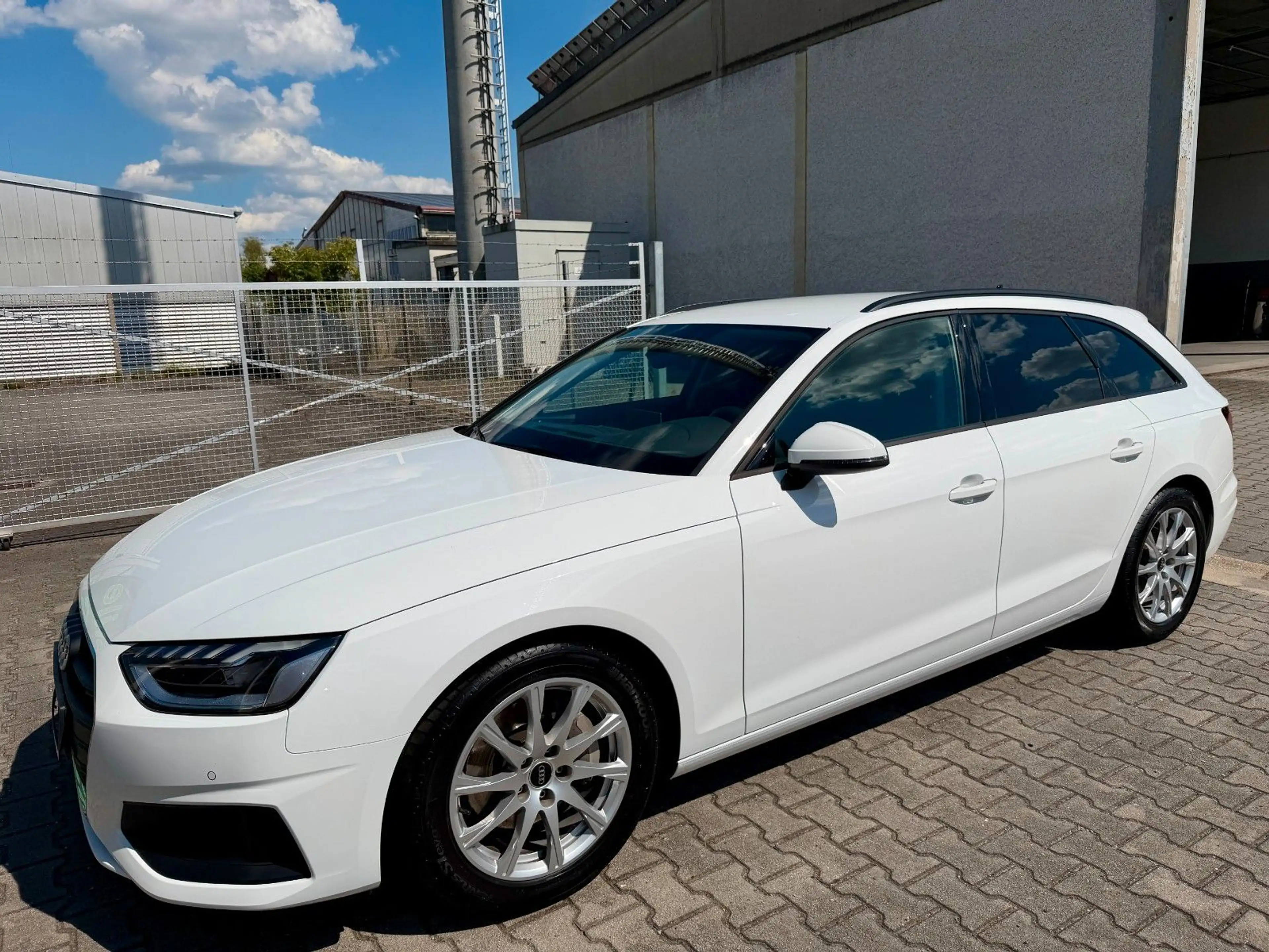 Audi A4 Avant 40 TDI DSG°AHK°LED°NAVI°STANDHZG.° — photo 3