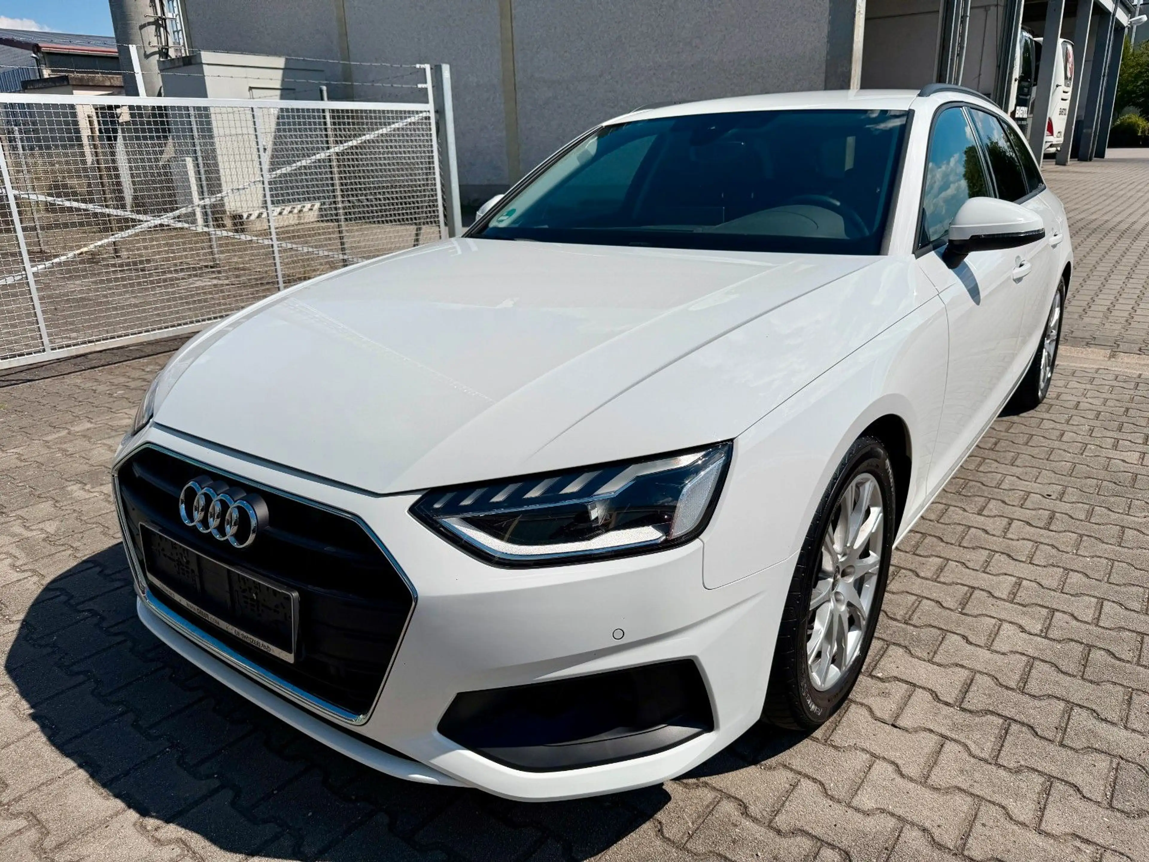 Audi A4 Avant 40 TDI DSG°AHK°LED°NAVI°STANDHZG.° — photo 7