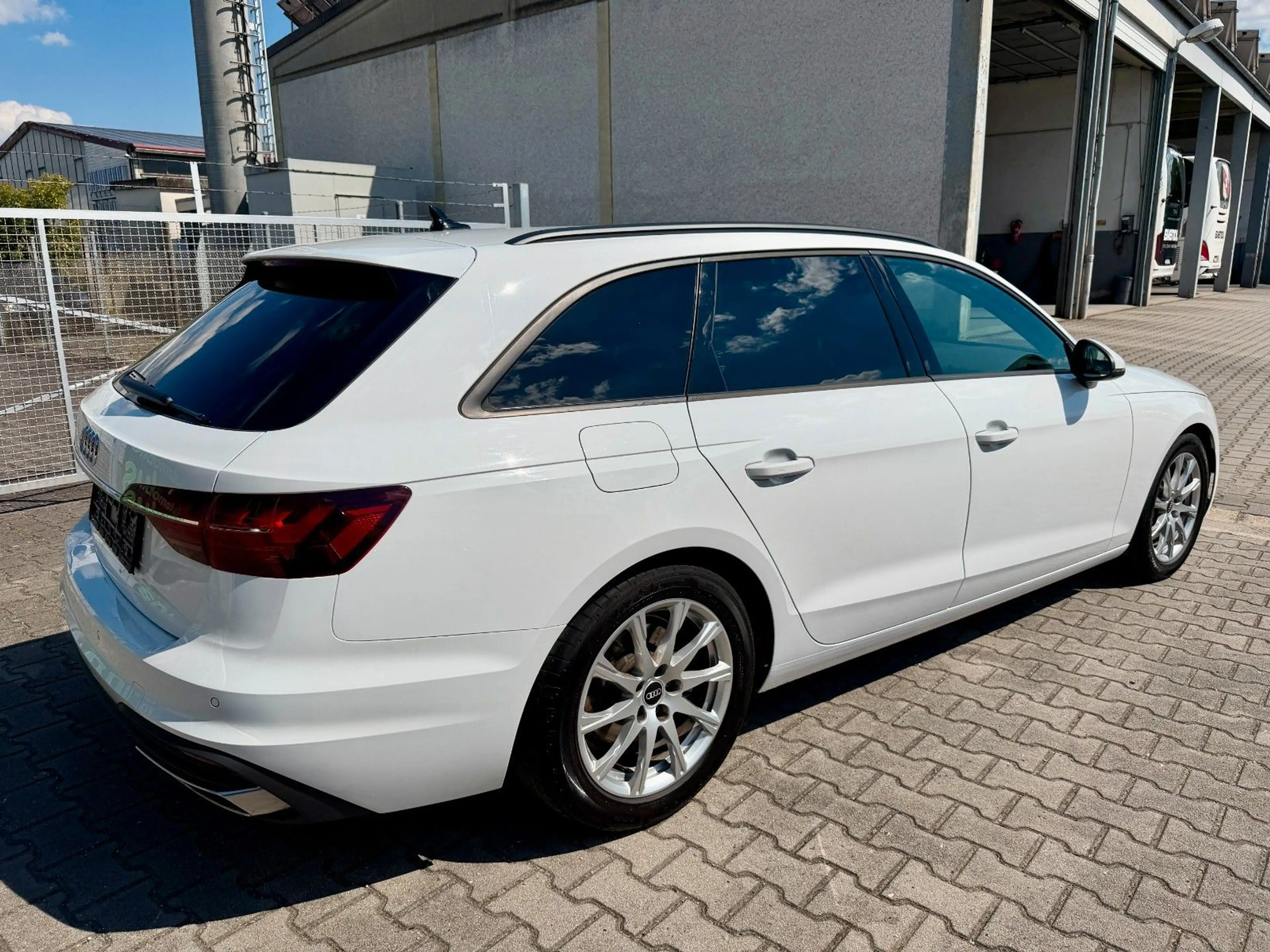 Audi A4 Avant 40 TDI DSG°AHK°LED°NAVI°STANDHZG.° — photo 4