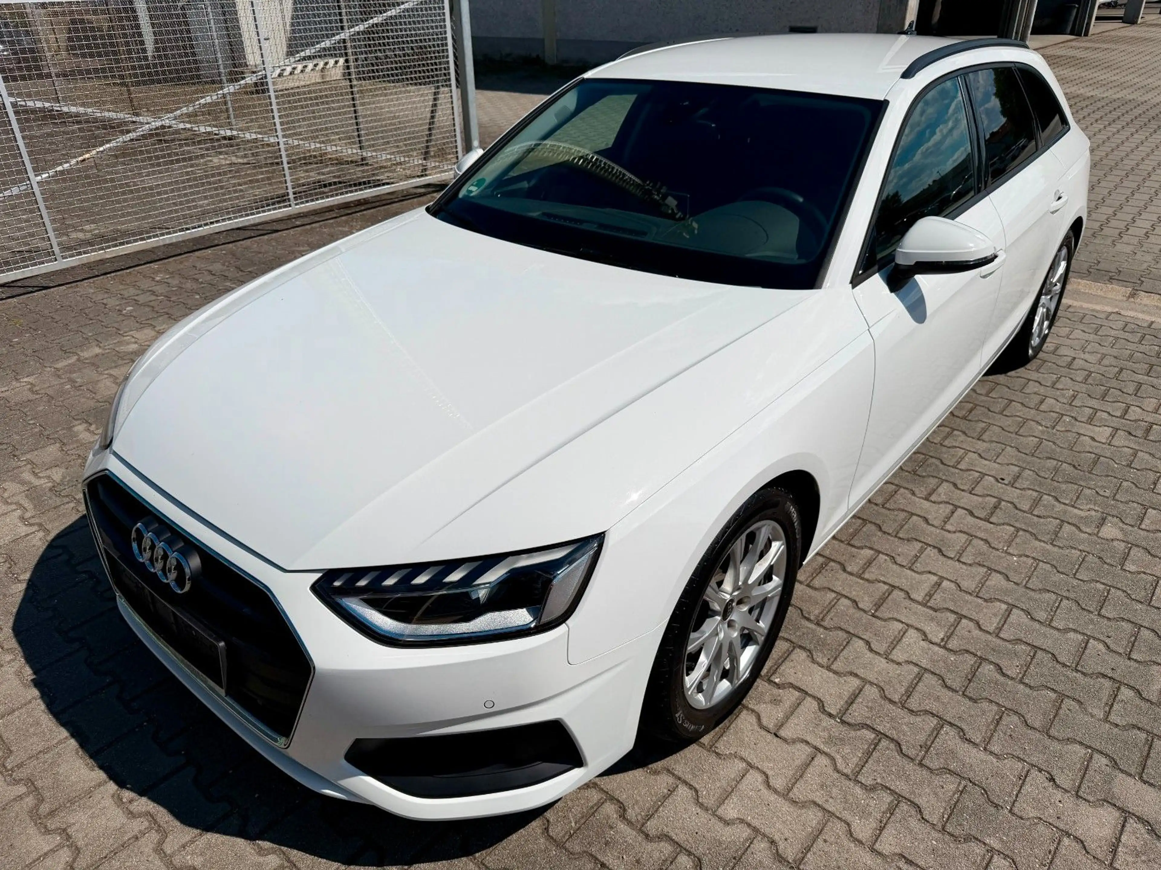 Audi A4 Avant 40 TDI DSG°AHK°LED°NAVI°STANDHZG.° — photo 12