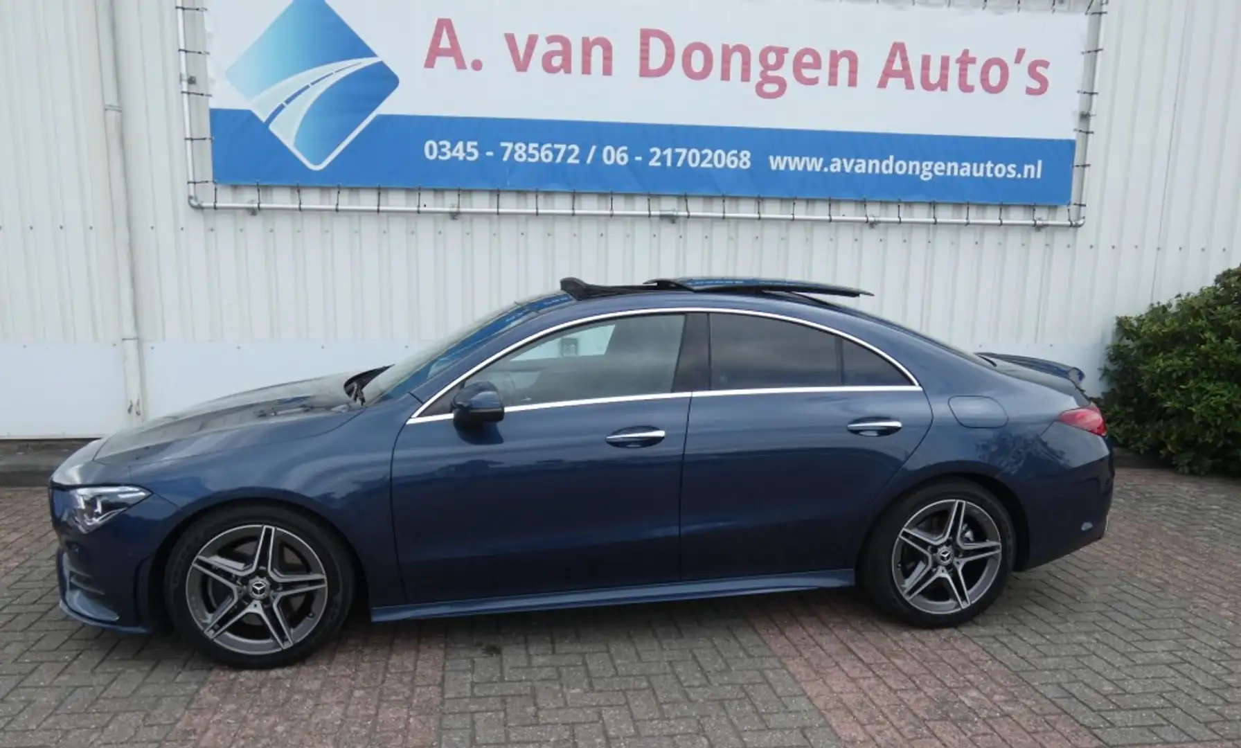 Mercedes-Benz 200 AMG EDITION,Pano,Led,Burmester,Camera Blauw - 1