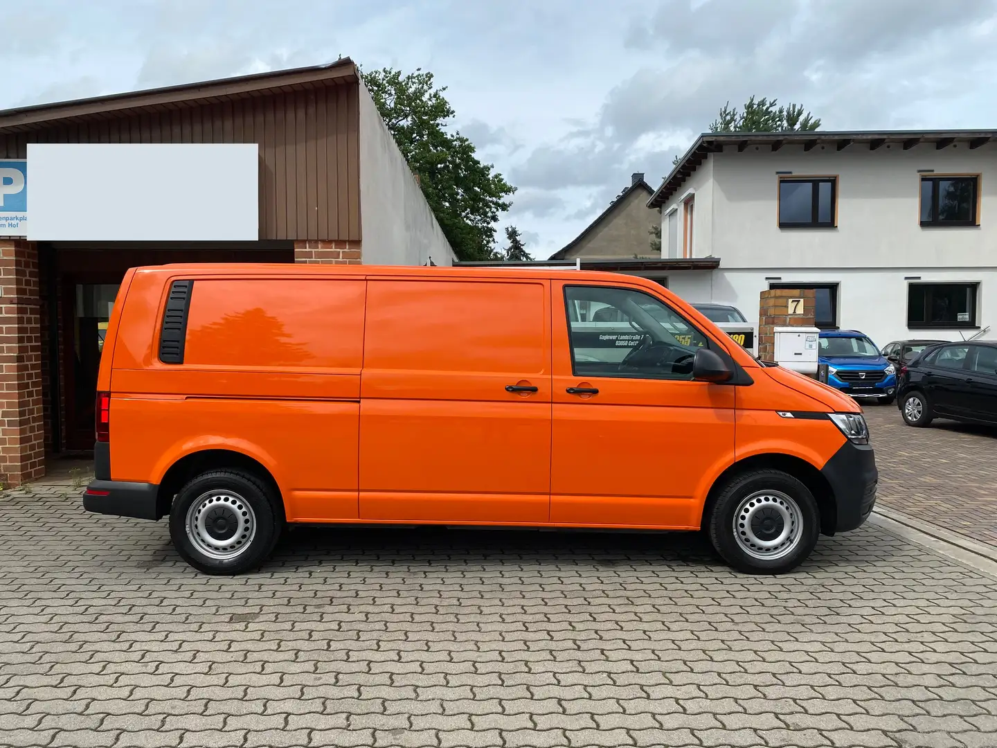 Volkswagen T6.1 Transporter - lang - USB -  Klima - AHK Orange - 1