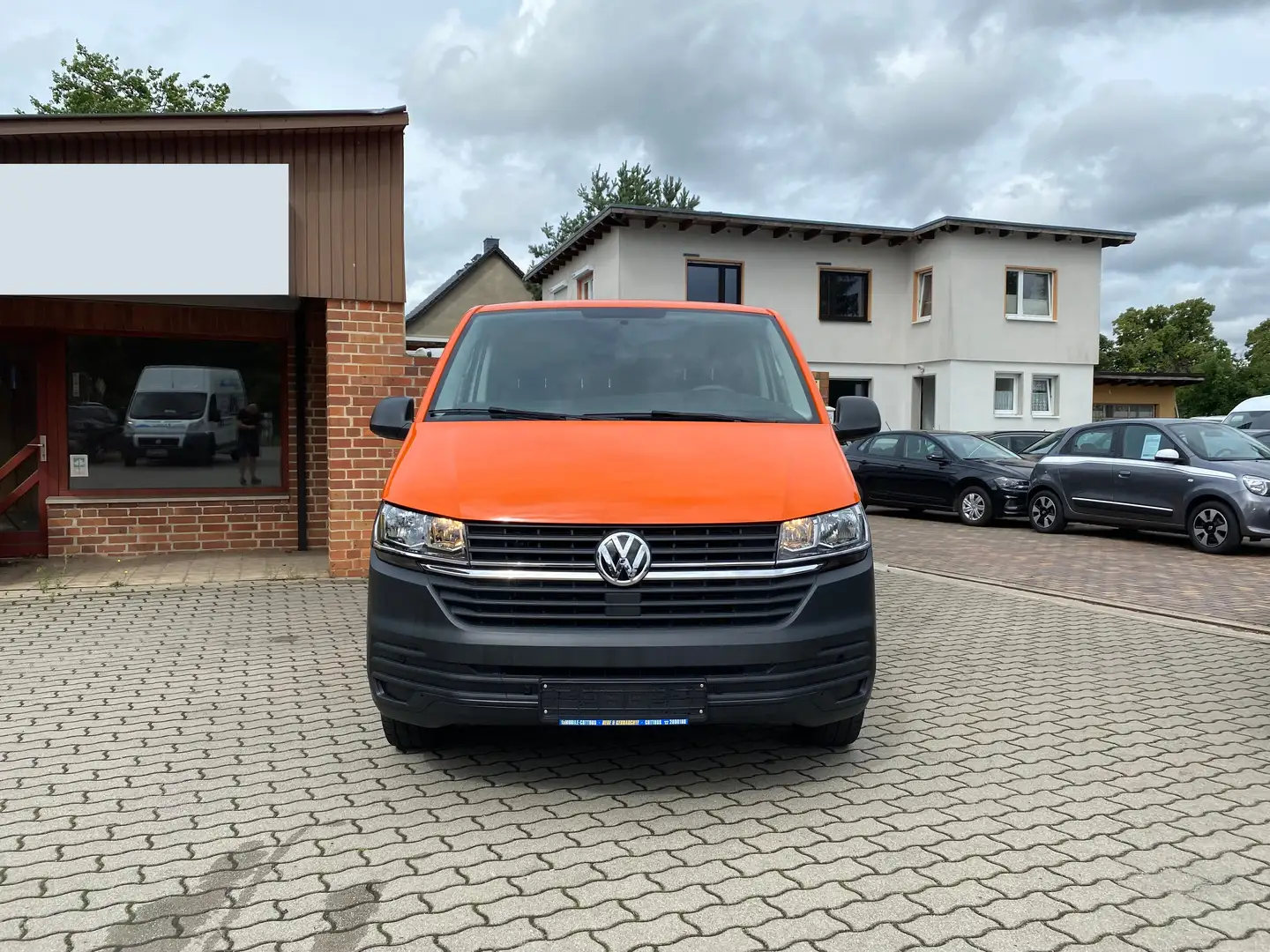Volkswagen T6.1 Transporter - lang - USB -  Klima - AHK Orange - 2