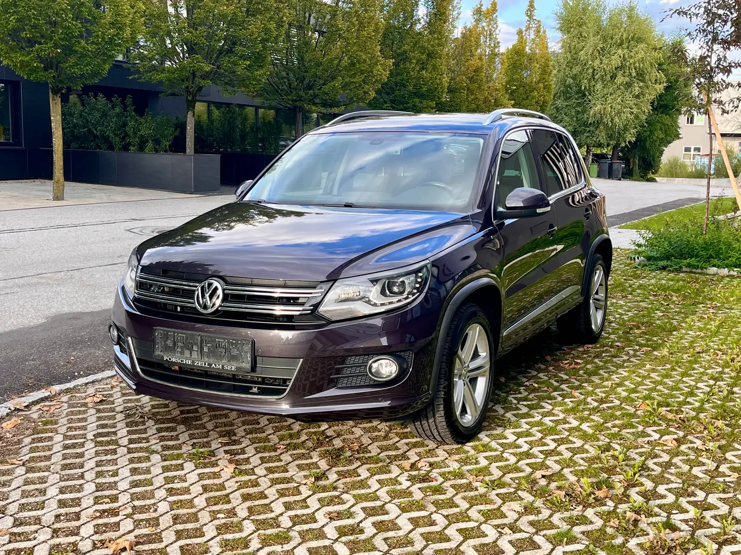 Volkswagen Tiguan 2.0TDI Rline LOUNGE mit neuem Pickerl 1 Besitzer Grau - 1