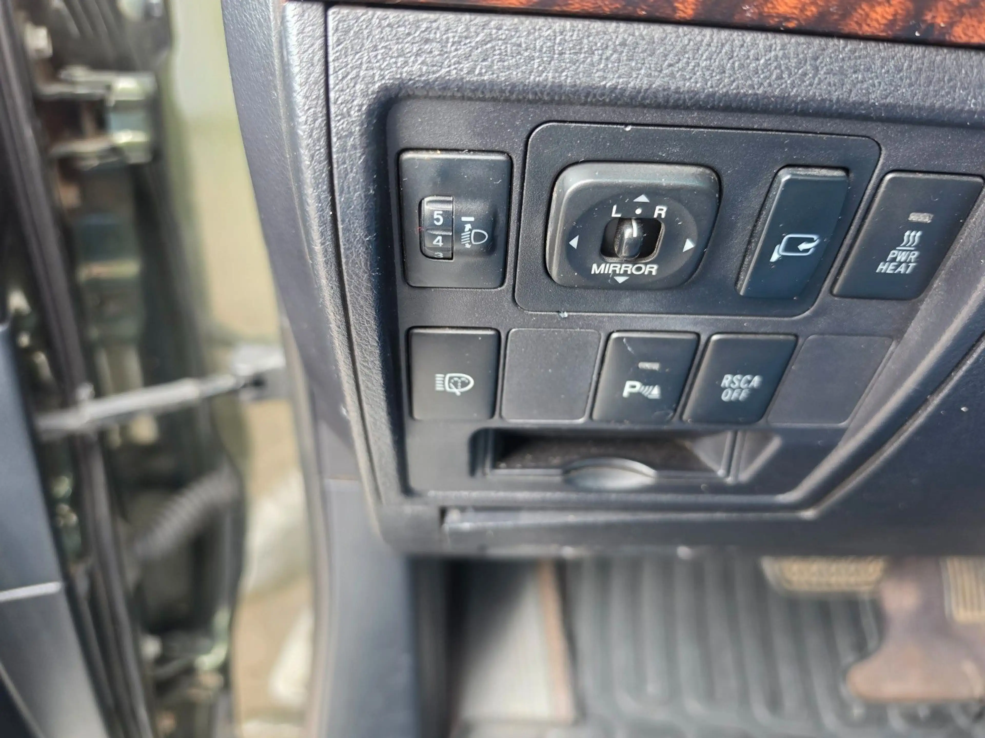 Toyota Land Cruiser 200 Executive V8 — photo 12