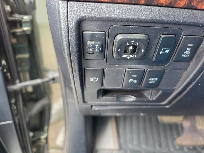Toyota Land Cruiser 200 Executive  V8 — photo 12