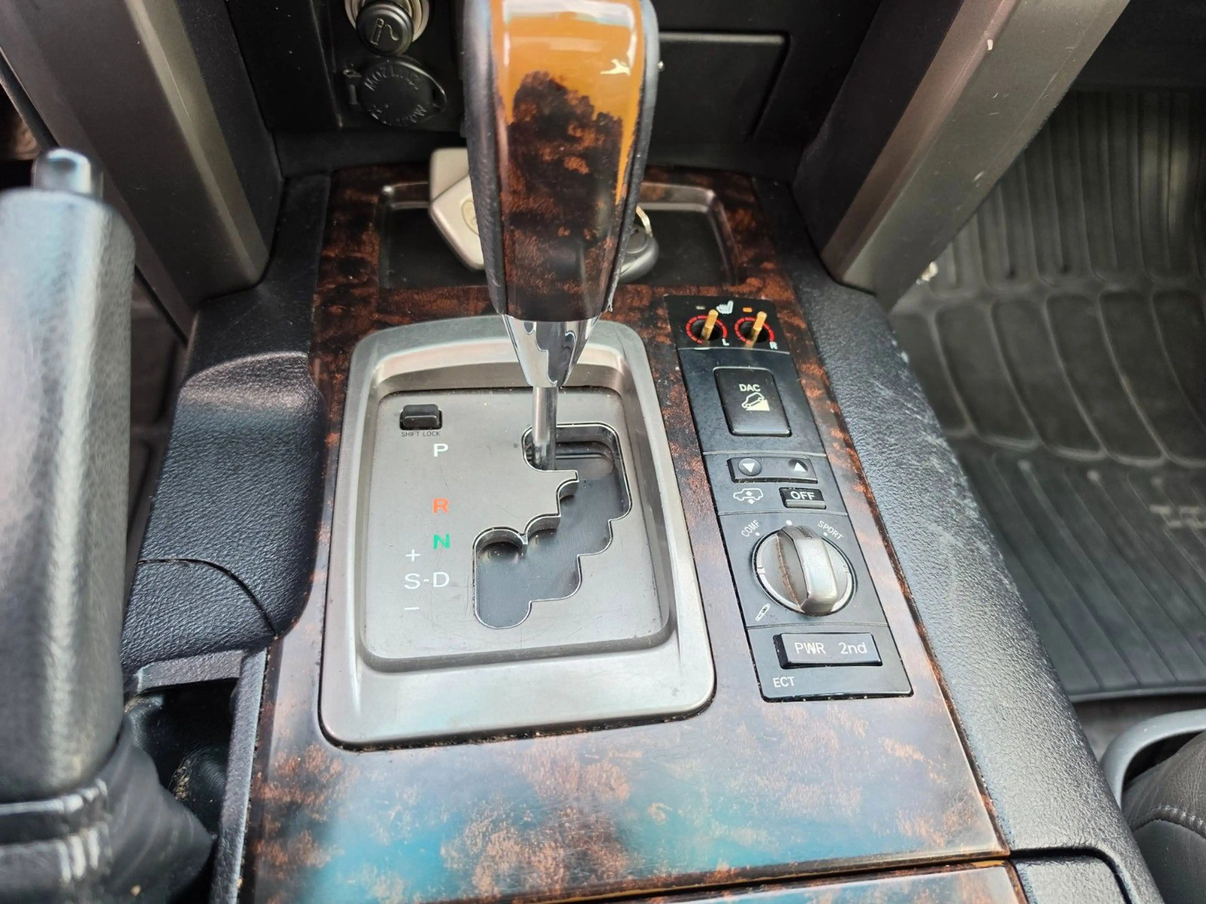 Toyota Land Cruiser 200 Executive V8 — photo 11