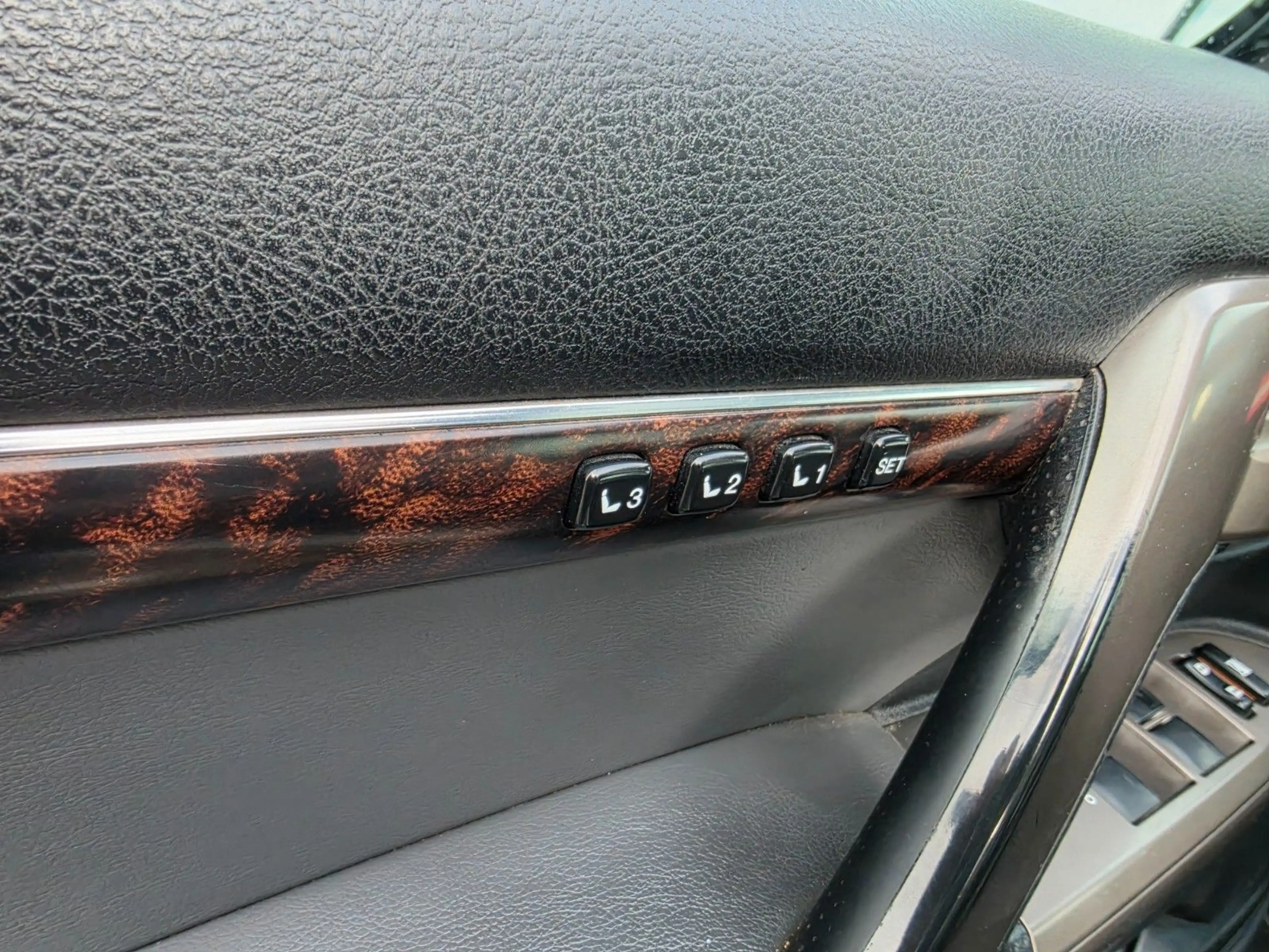 Toyota Land Cruiser 200 Executive V8 — photo 7