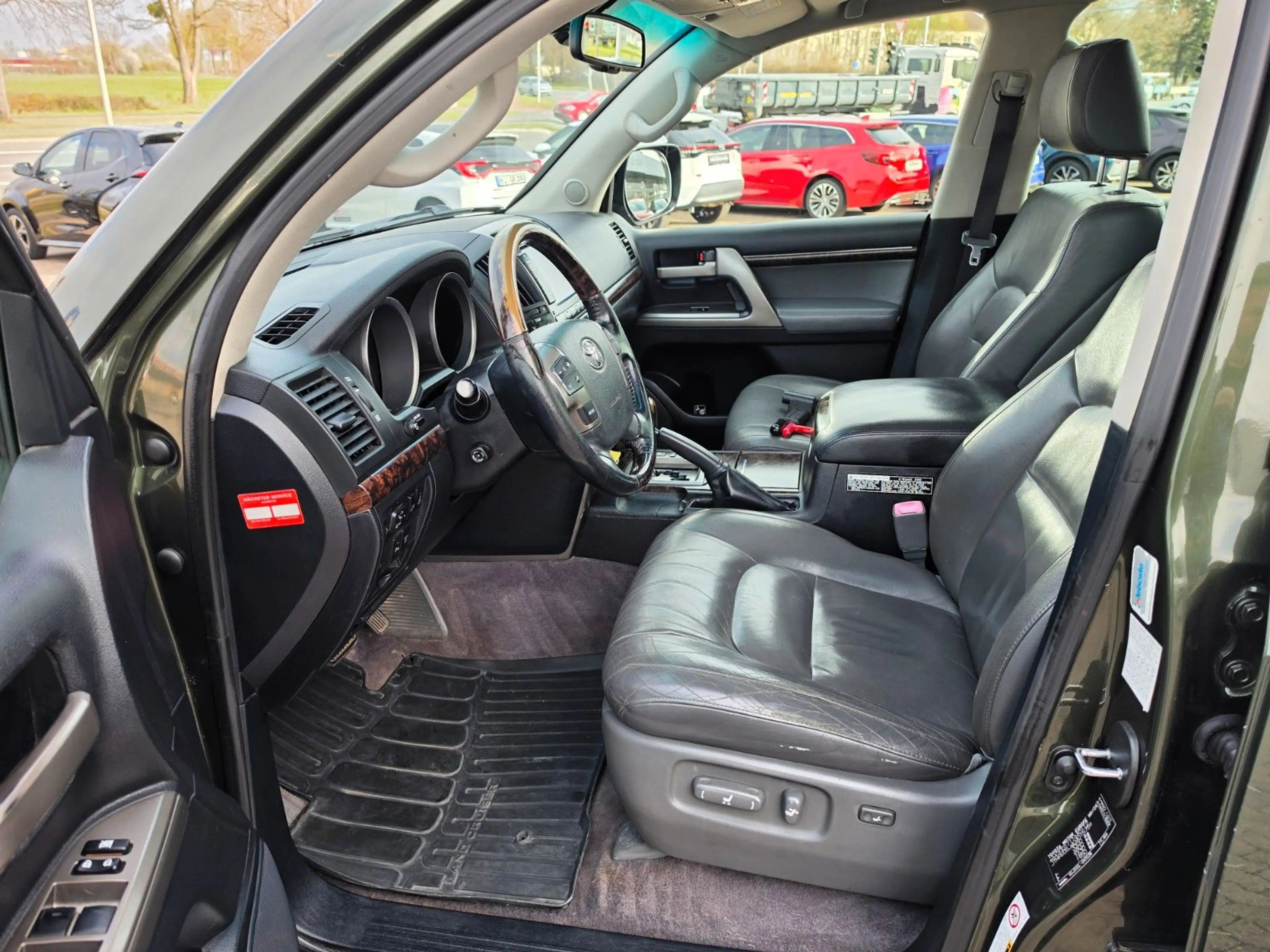 Toyota Land Cruiser 200 Executive V8 — photo 6