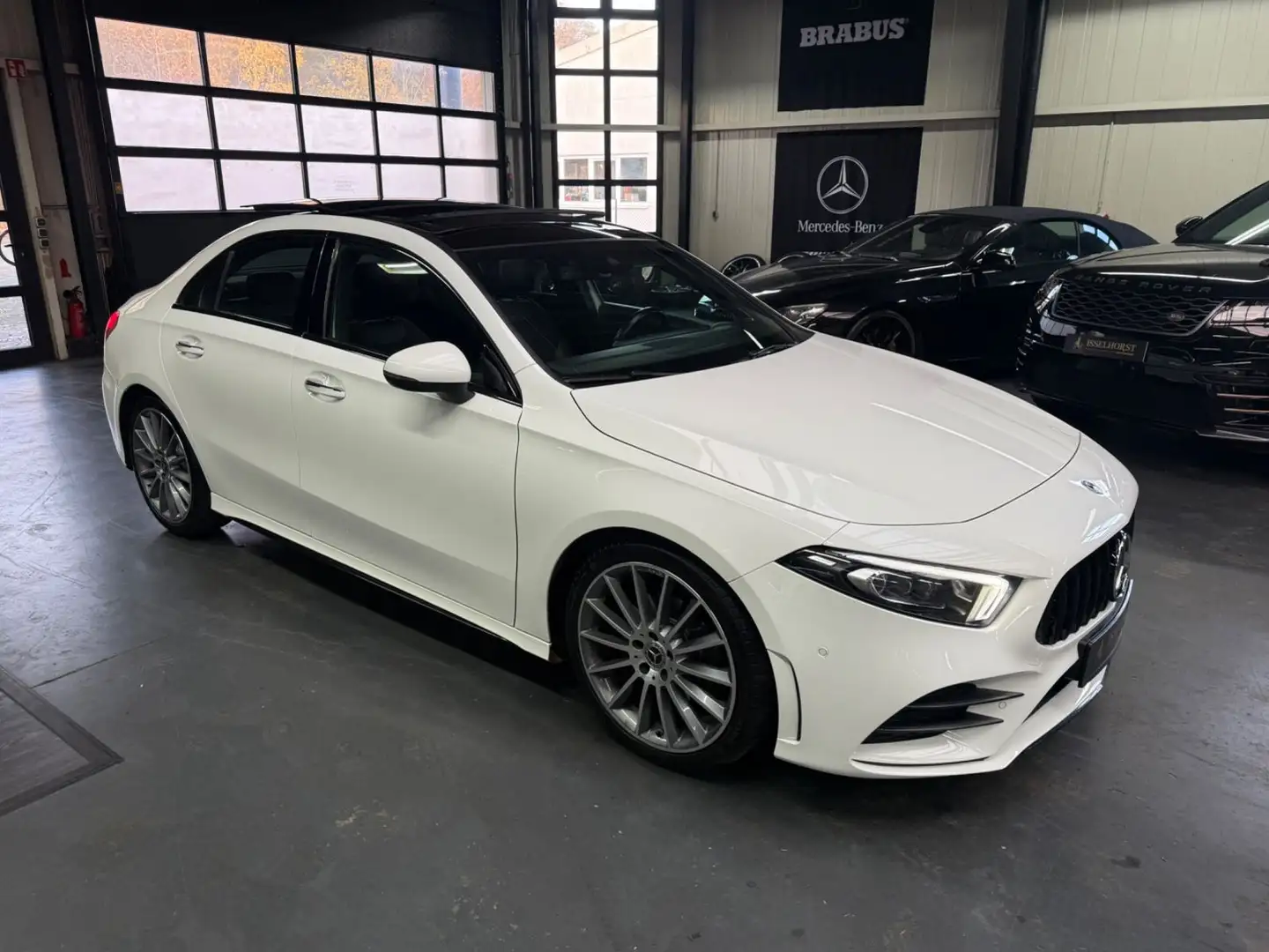 Mercedes-Benz A 180 AMG Line Limousine A 180d Panorama 19Zoll Ambien Weiß - 1