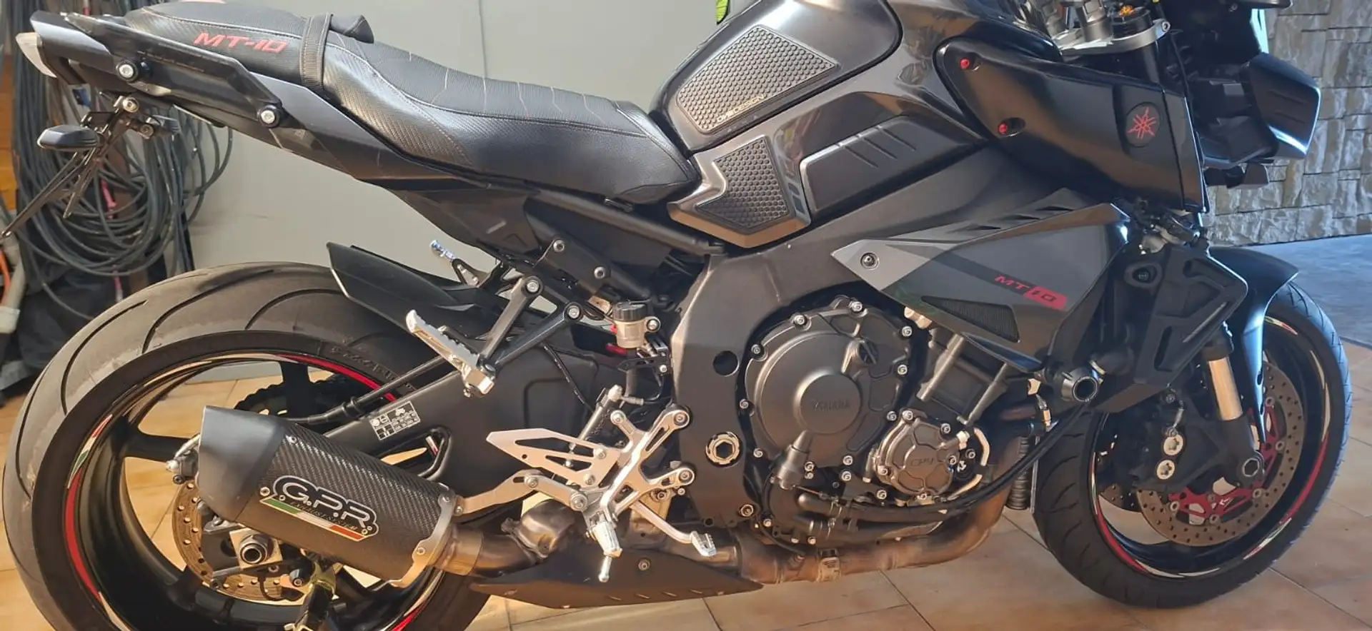 Yamaha MT-10 Černá - 1
