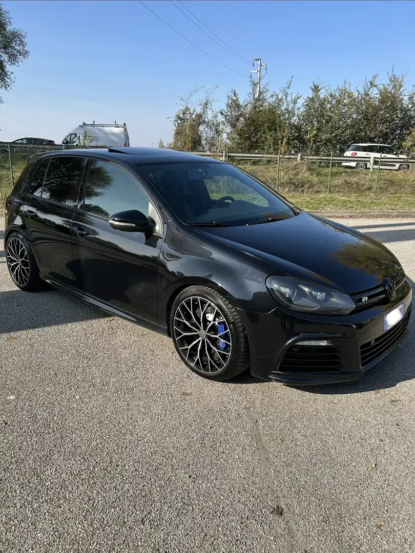 Volkswagen Golf R - 1