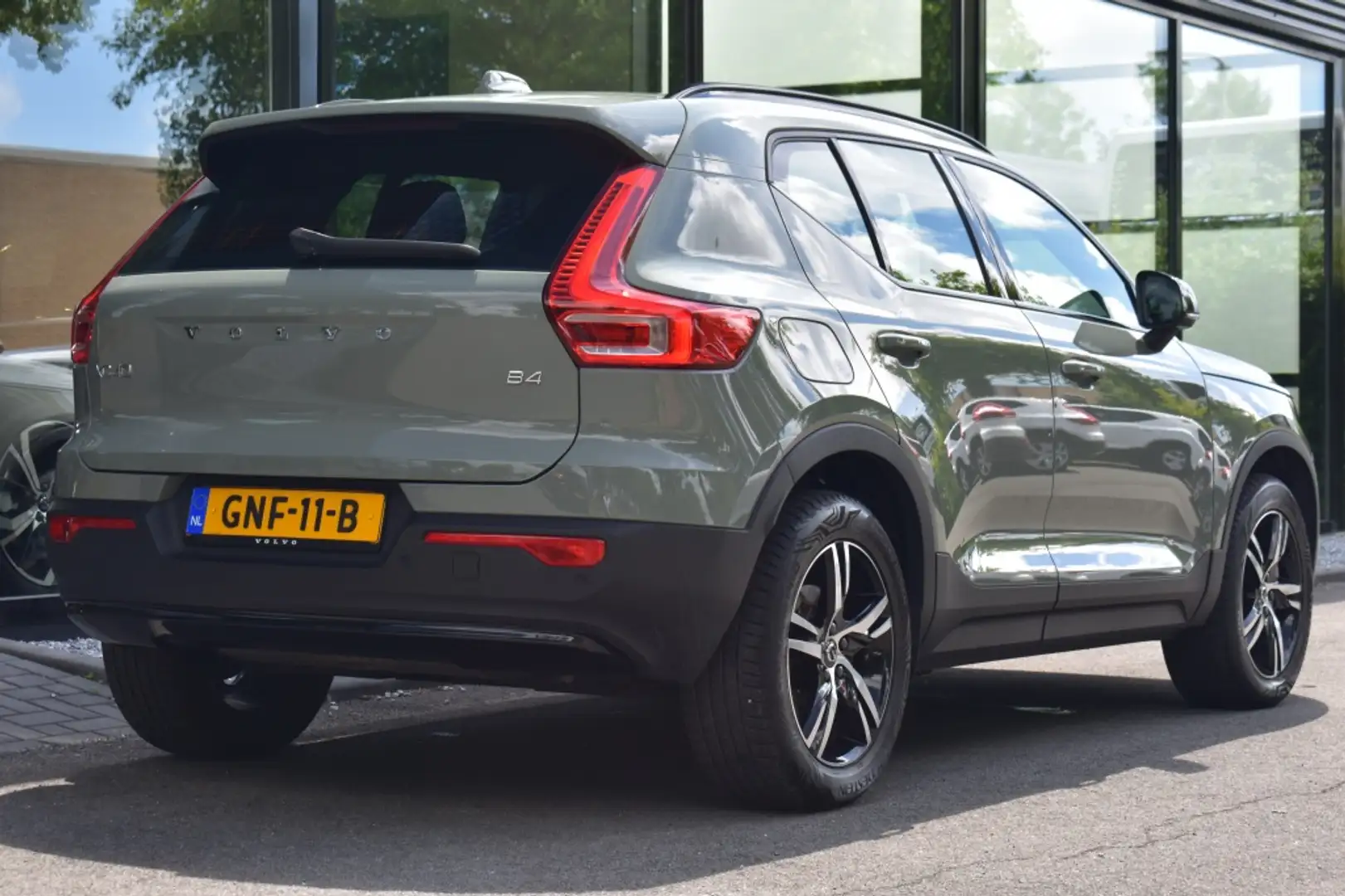 Volvo XC40 B4 197Pk Plus Dark | Trekhaak | Verwarmde voorruit Groen - 2