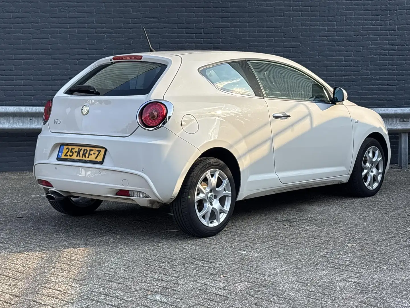 Alfa Romeo MiTo 1.4 Distinctive | 3-Deurs | Climate | Cruise | PDC Wit - 2