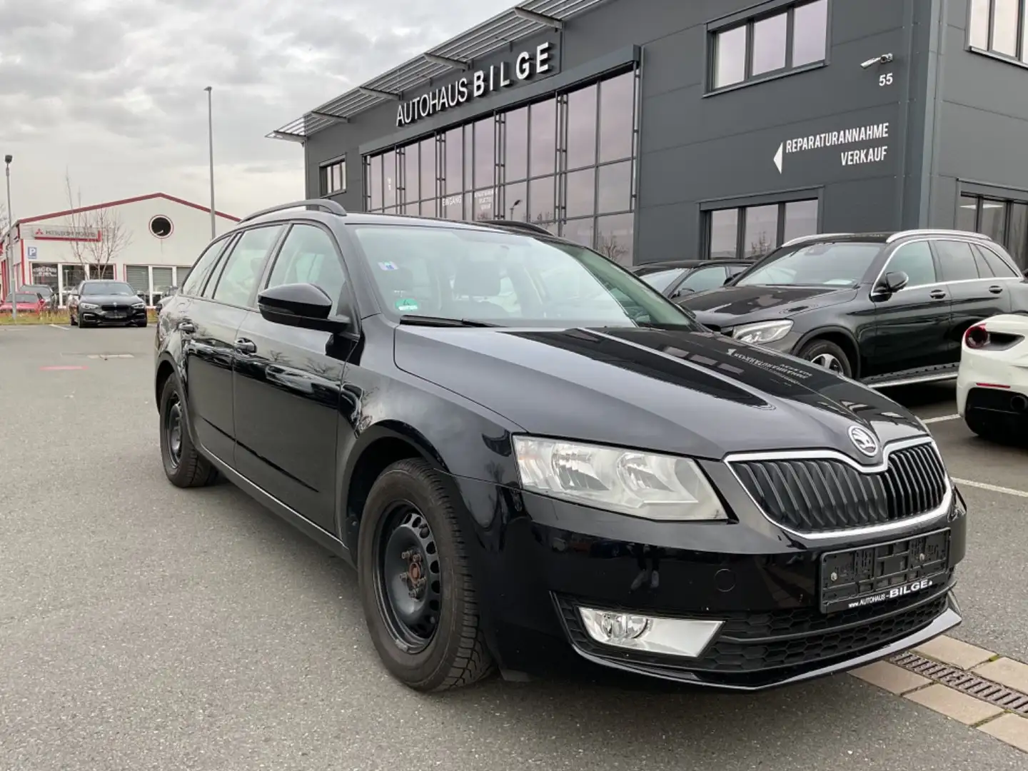 Skoda Octavia Combi Ambition Klima*Tempo*Aus 1. Hand Schwarz - 1