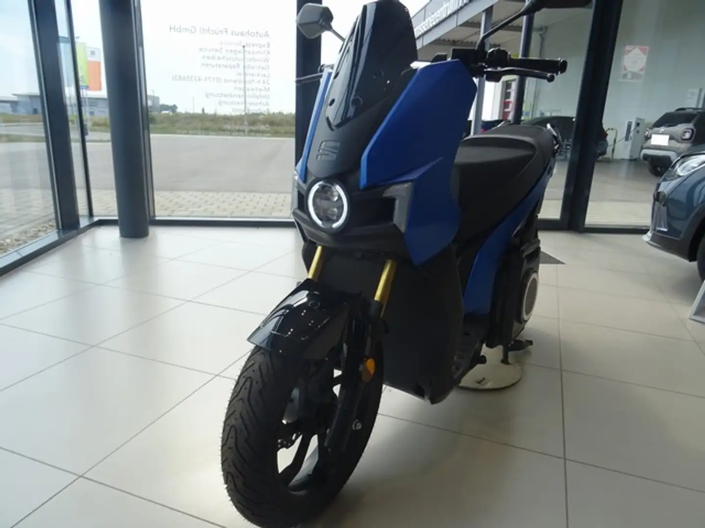 SEAT MO MÓ 125 Performance 16PS Automatik GlossyBlack Gold - 1