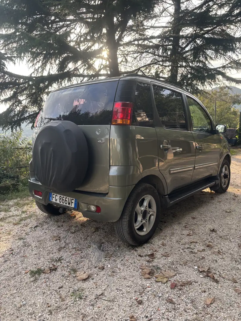 Mahindra Quanto 2.2 C8 4wd 5p.ti N1 - 2