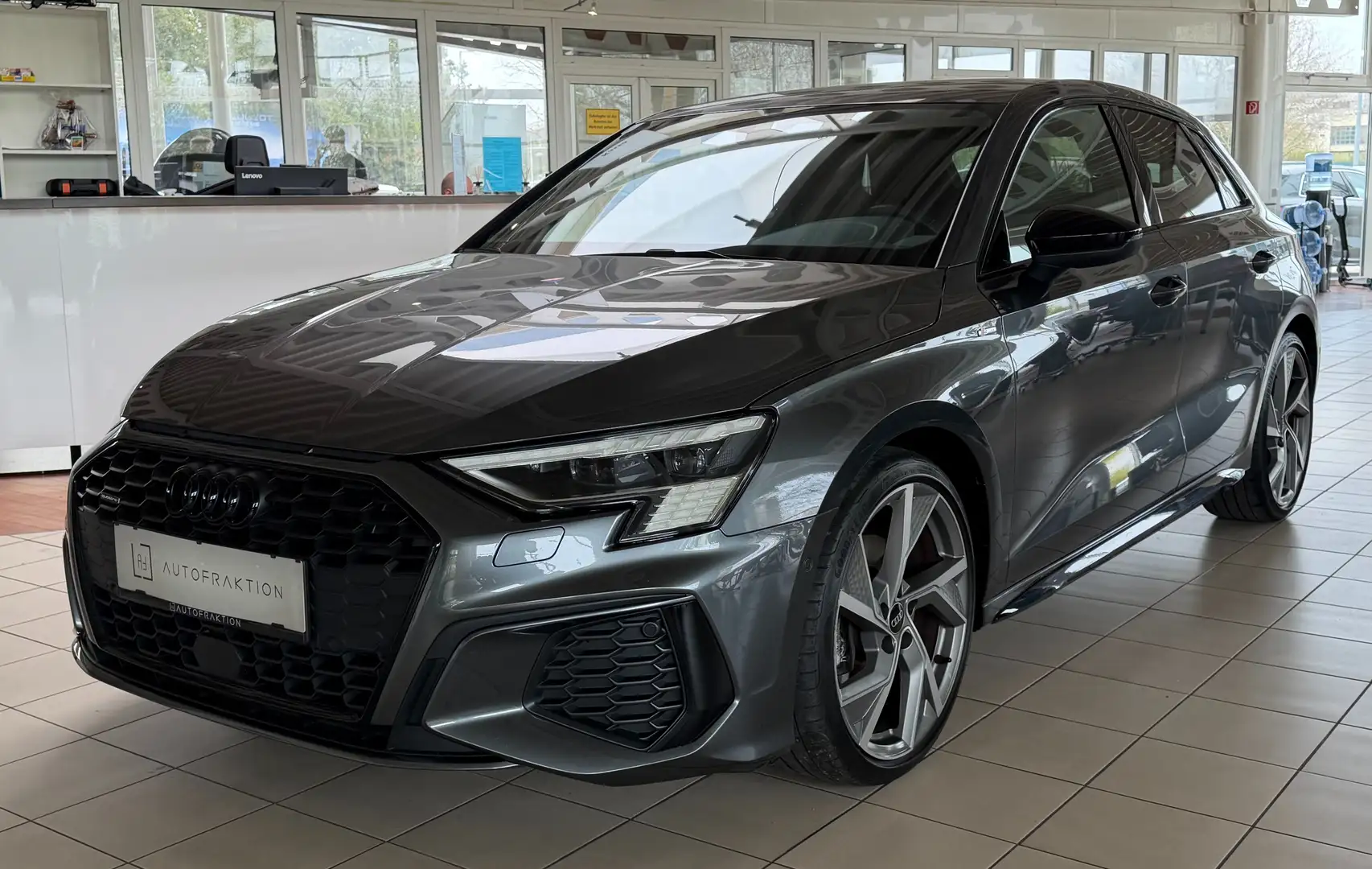 Audi A3 40 TDI quattro S line Grau - 1