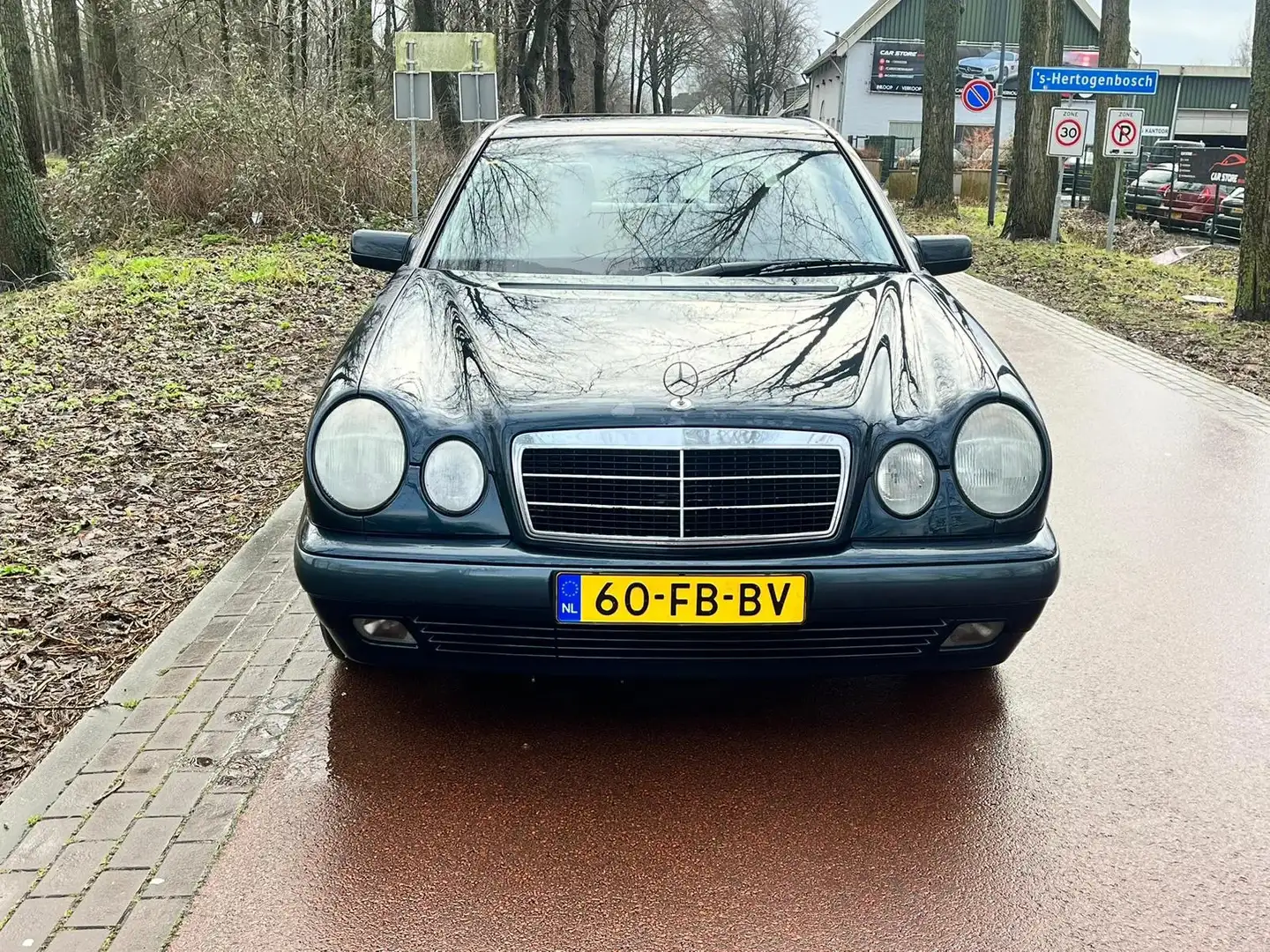 Mercedes-Benz E 200 AIRCO!LEDER!HANDBAK!APK!KOOPJE! Noir - 2