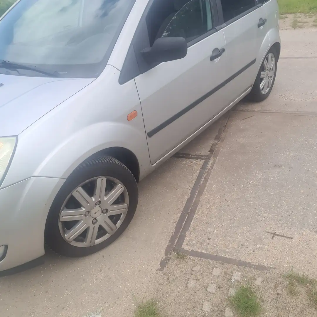 Ford Fiesta 1.4-16V Ghia Zilver - 1