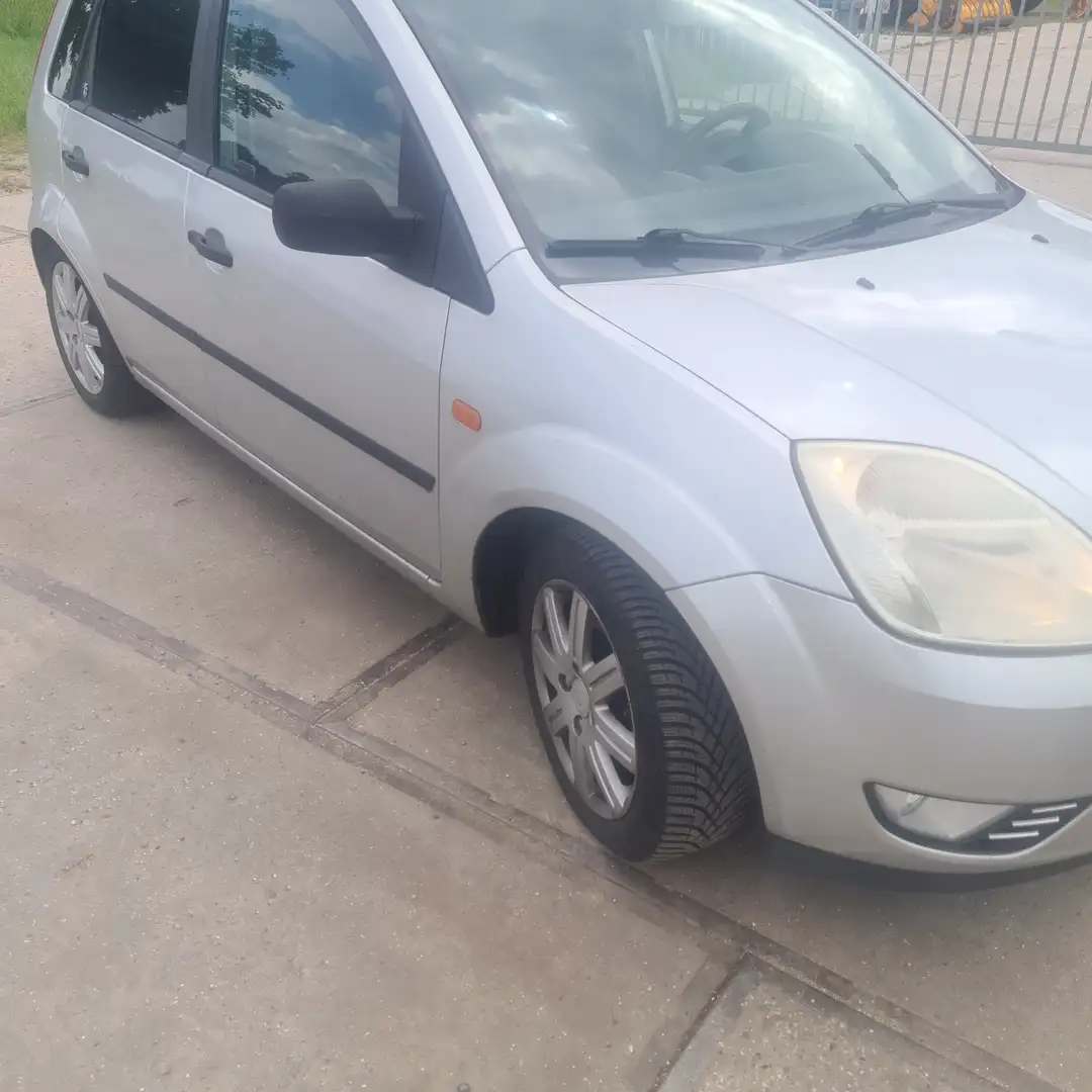 Ford Fiesta 1.4-16V Ghia Zilver - 2