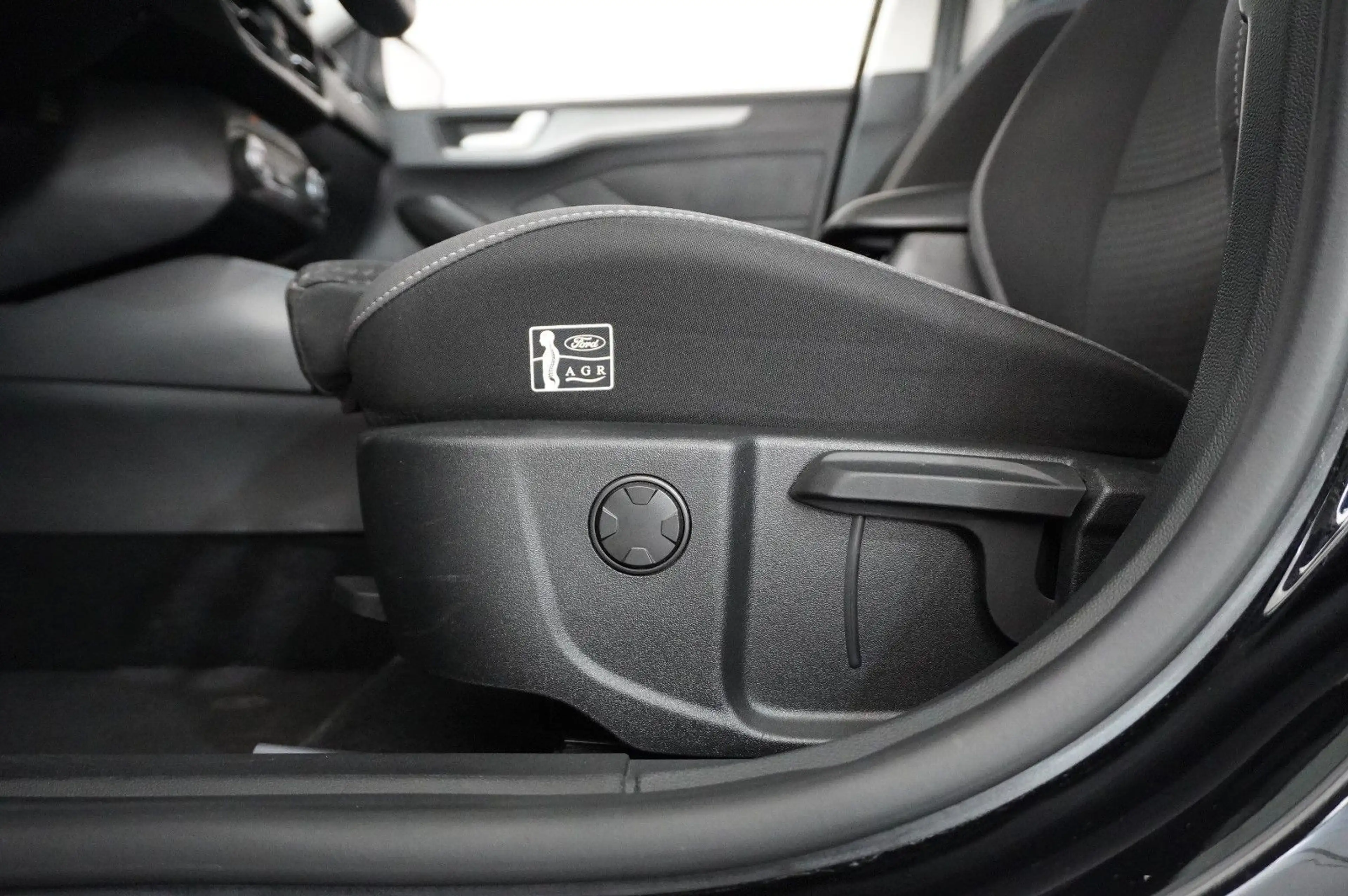 Ford Focus Turnier 1.5D COOL & CONN. NAVI/LED/SH/AHK — photo 14