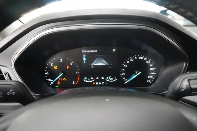 Ford Focus view 18