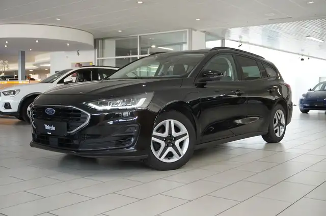 Ford Focus view 3