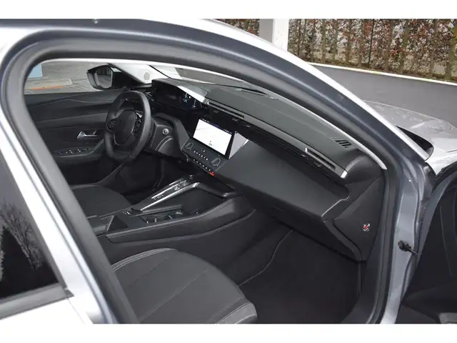 Peugeot 308 view 11
