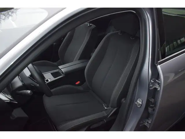 Peugeot 308 view 9