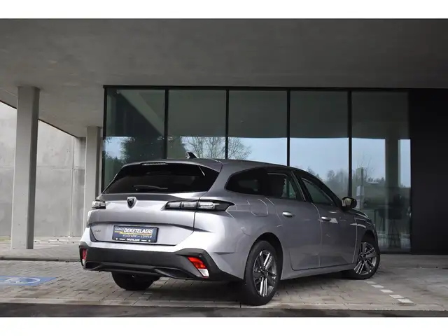 Peugeot 308 view 2