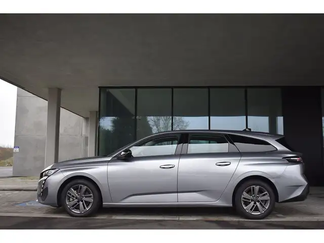 Peugeot 308 view 4