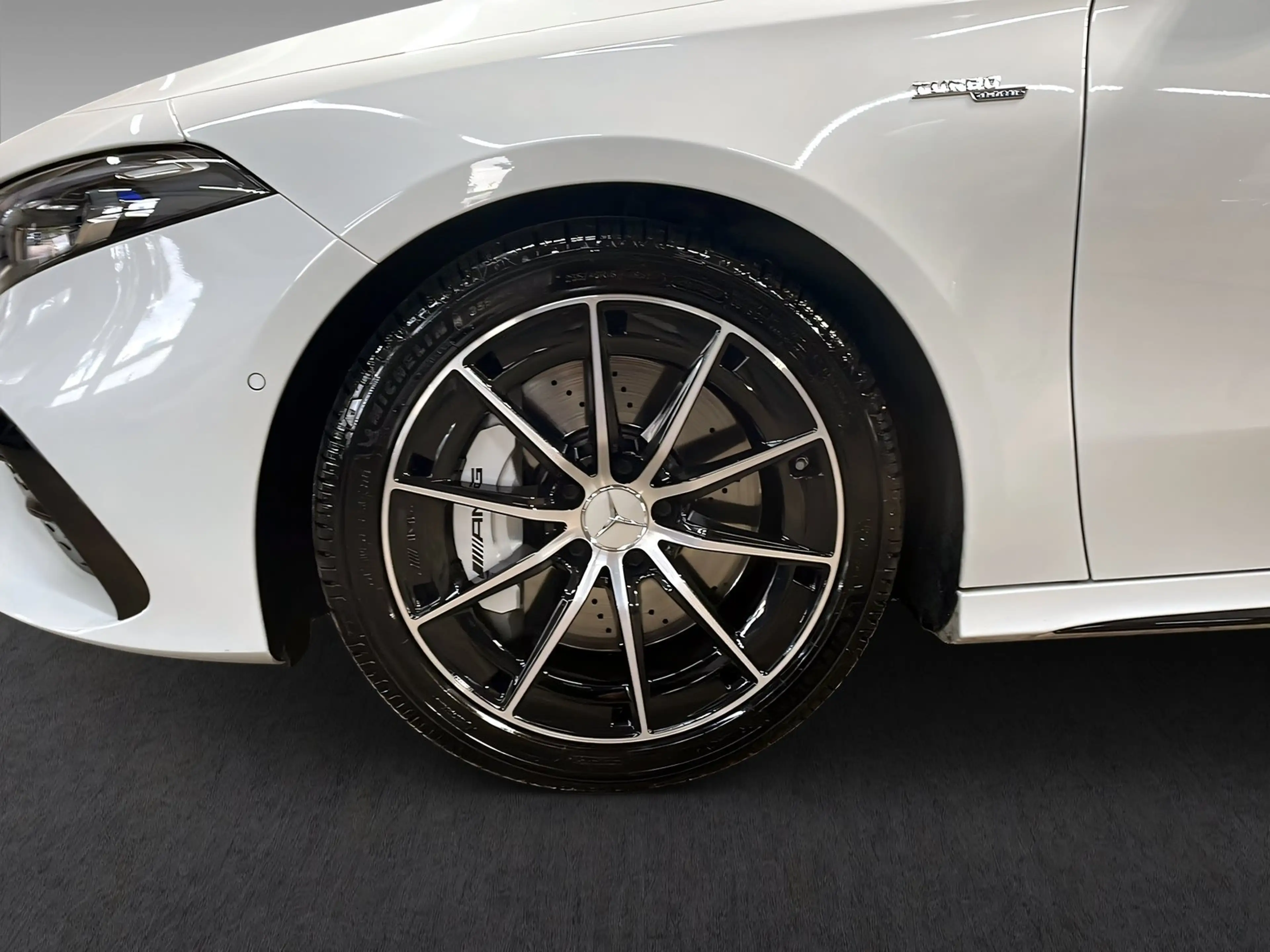 Mercedes-Benz A 35 AMG 4MATIC MULTIBEAM+NIGHT+Panorama+Kamera — photo 4