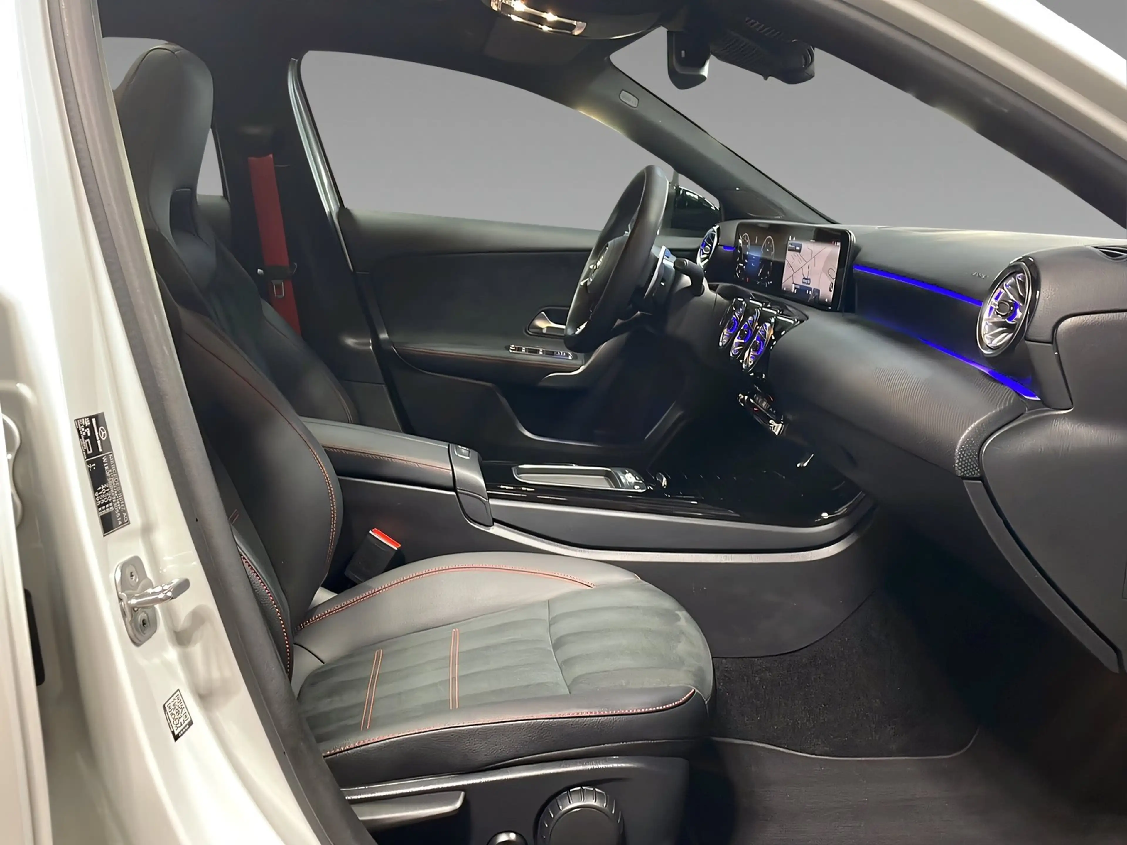 Mercedes-Benz A 35 AMG 4MATIC MULTIBEAM+NIGHT+Panorama+Kamera — photo 12