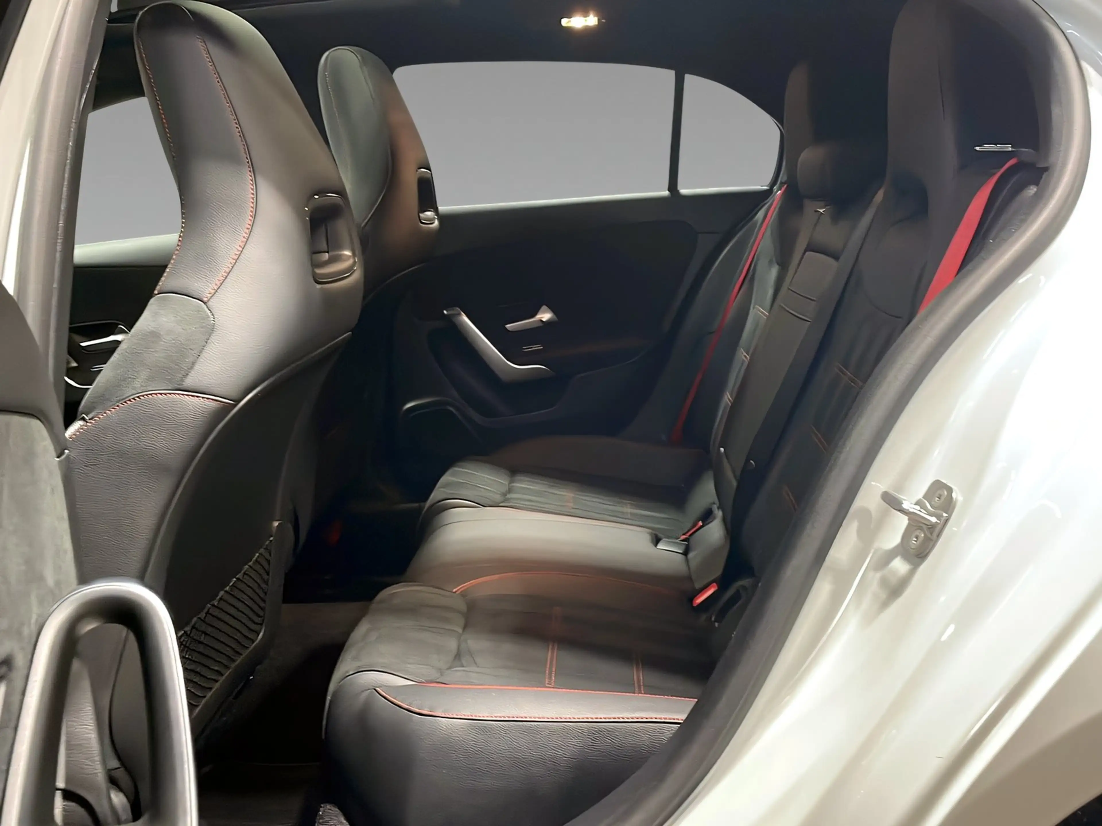 Mercedes-Benz A 35 AMG 4MATIC MULTIBEAM+NIGHT+Panorama+Kamera — photo 10