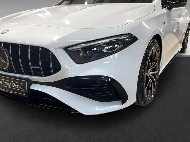 Mercedes-Benz A view 3