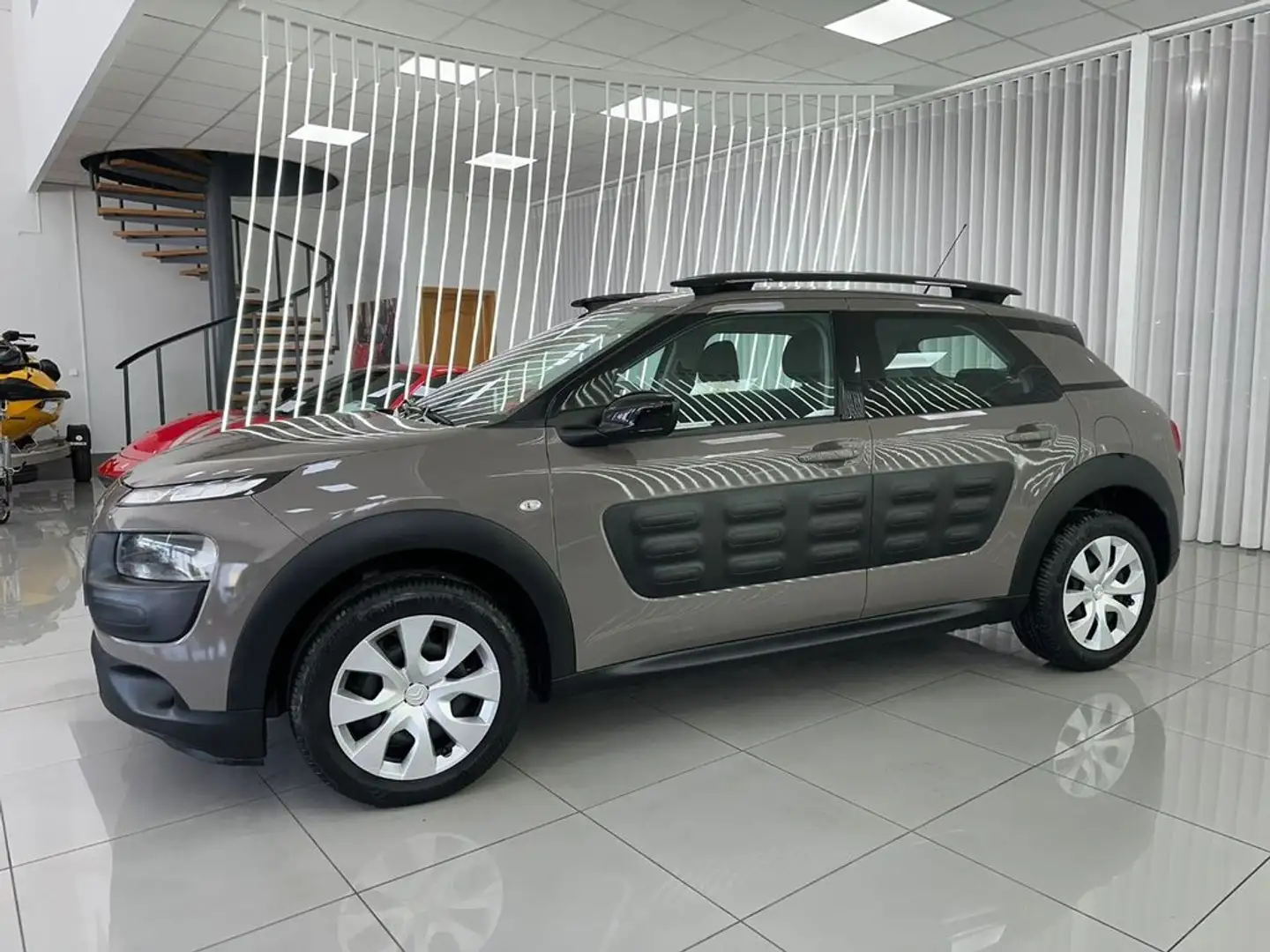 Citroen C4 Cactus BlueHDi 73KW 100CV Business Marrón - 2