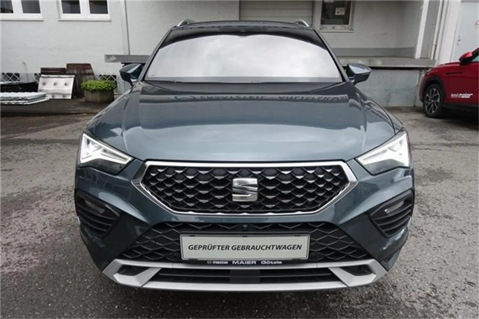 SEAT Ateca 2,0 Xperience 4WD TSI DSG Grau - 2