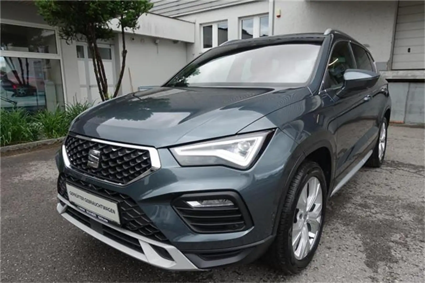 SEAT Ateca 2,0 Xperience 4WD TSI DSG Grau - 1