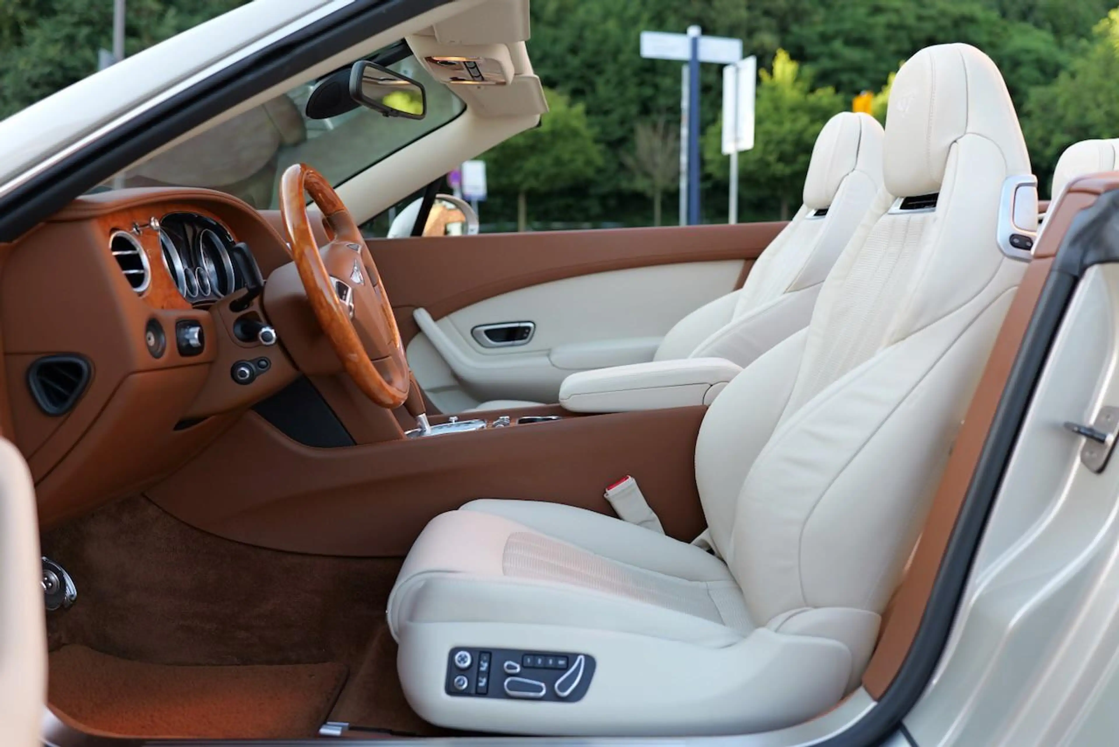 Bentley Continental GTC Continental GTC — photo 9