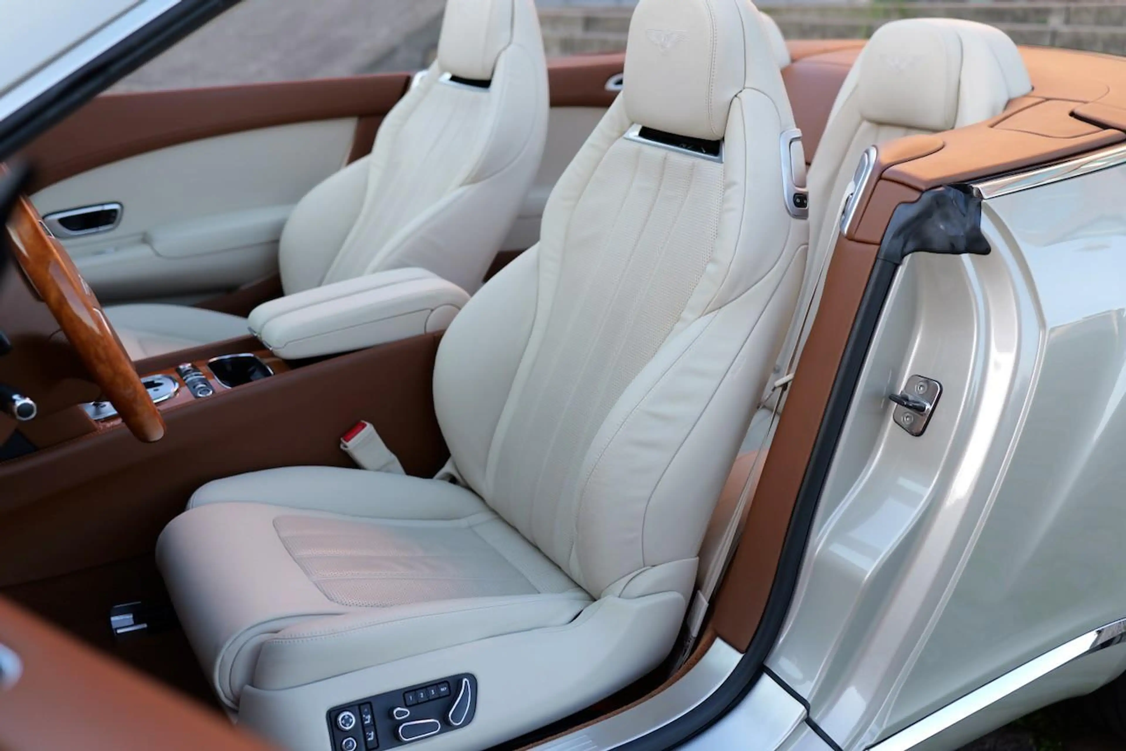 Bentley Continental GTC Continental GTC — photo 10